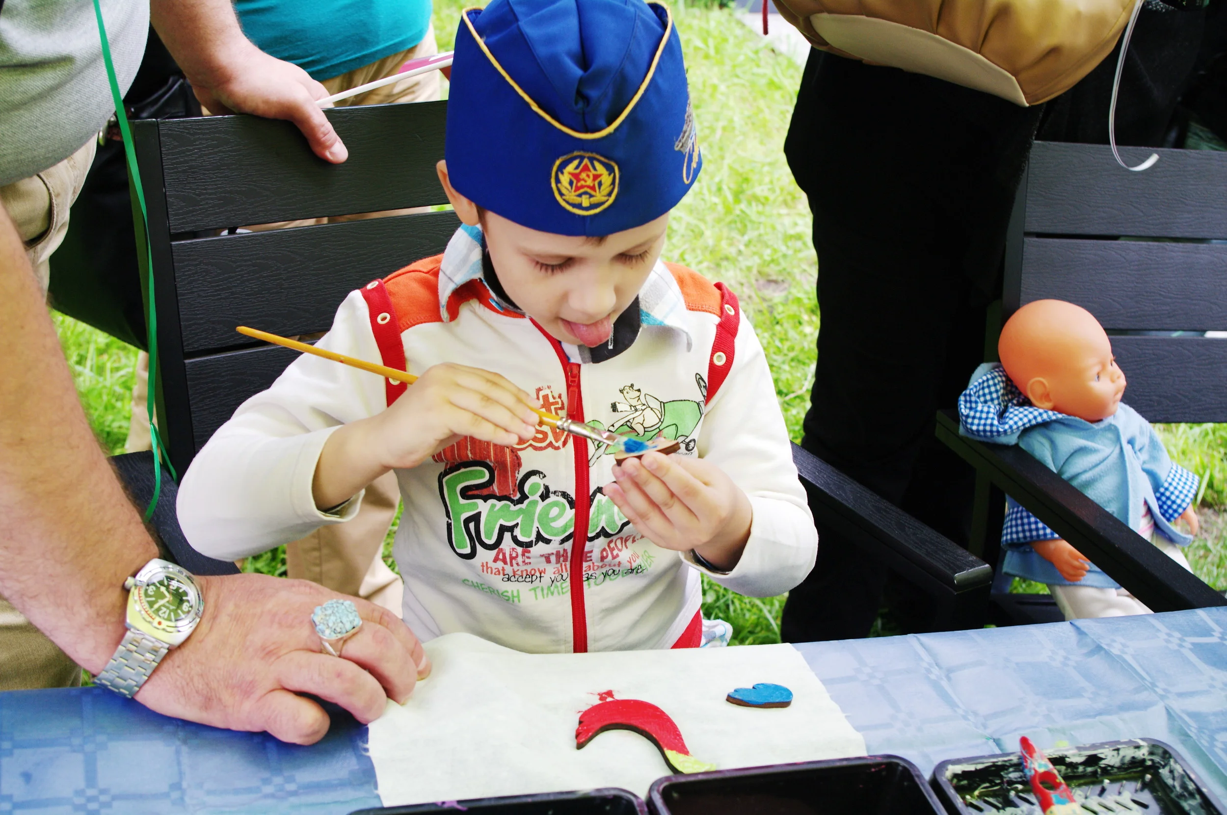  Собирали и раскрашивали птичек.       