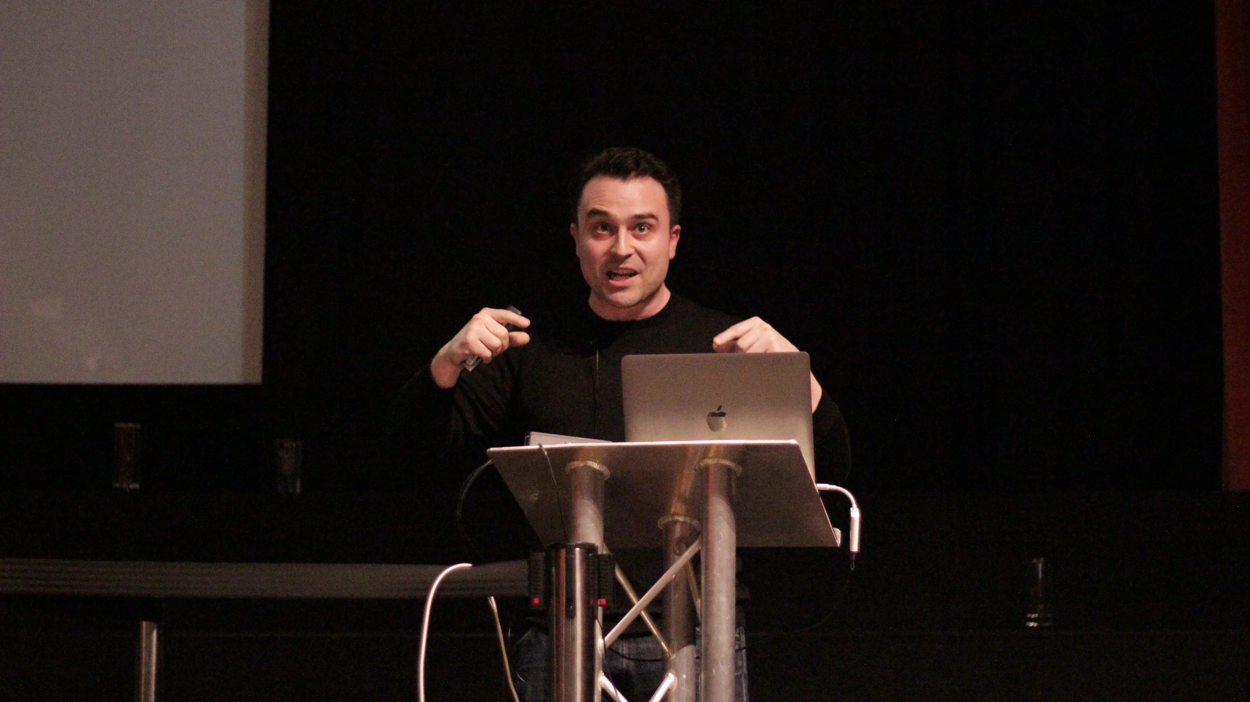 Yannis Lagogiannis from LSE presents