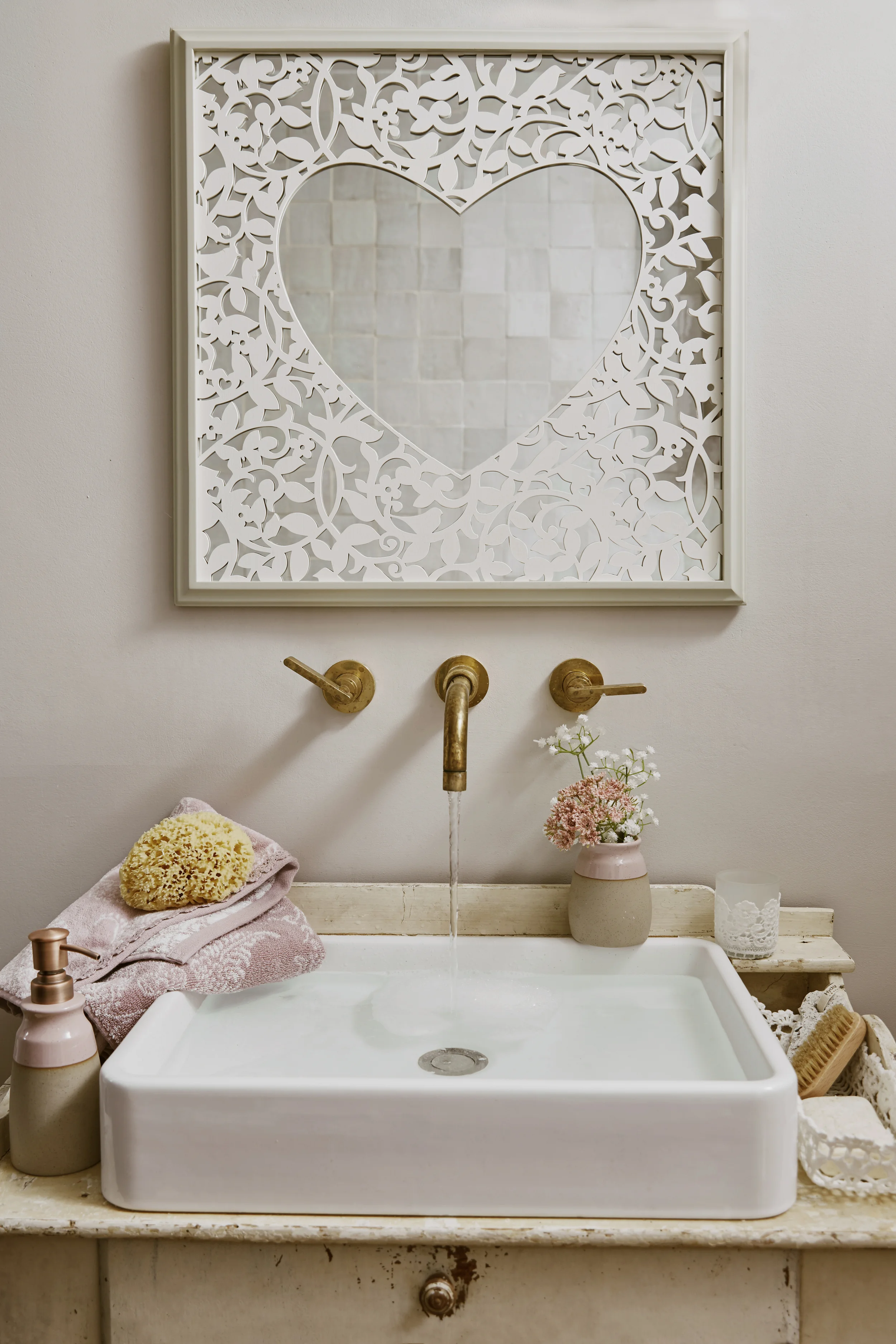 AW16_RUSTIC_ROMANCE_LOOKBOOK_BATHROOM_CAMEO_01#EDITIED.jpg