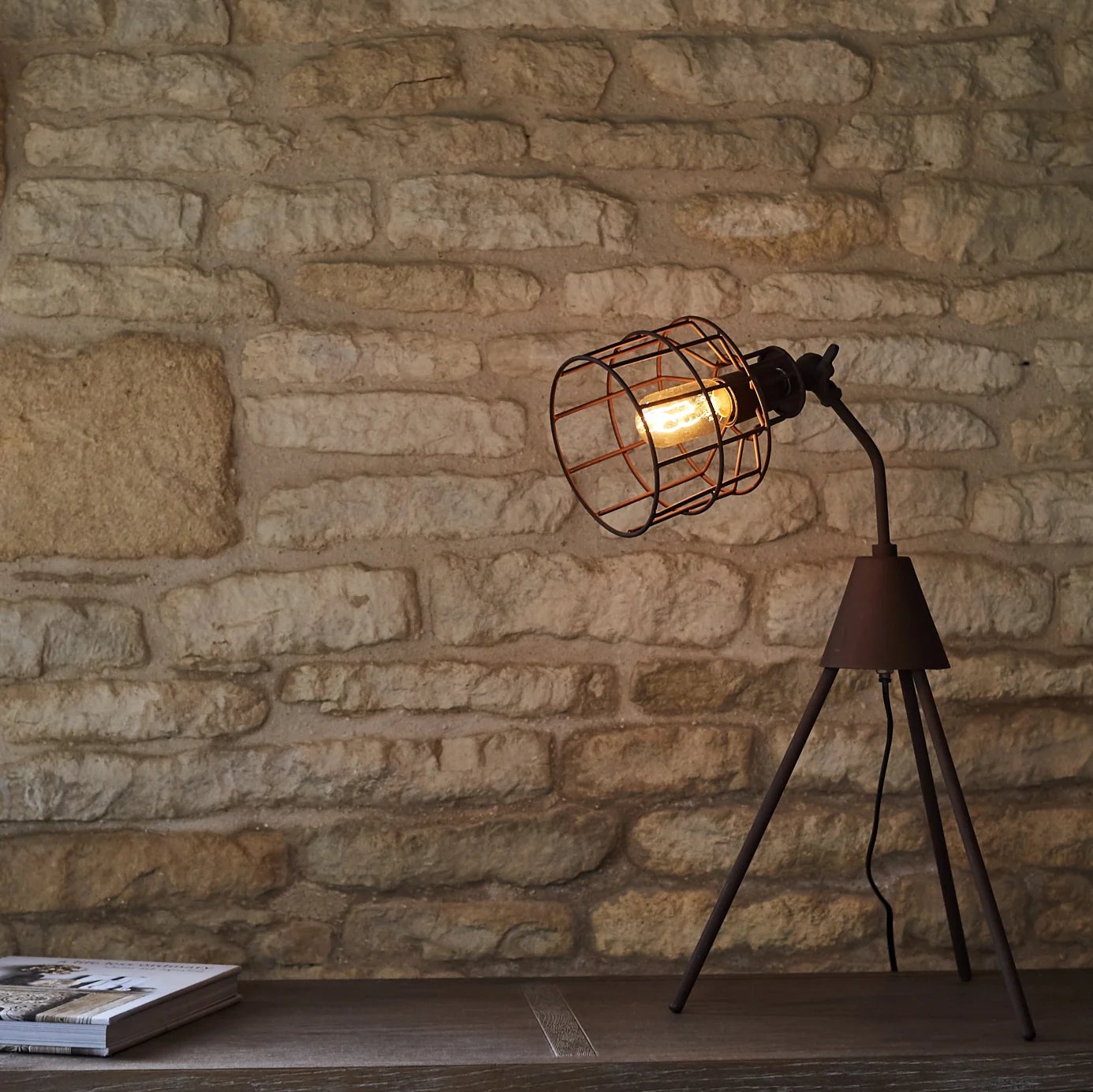 MARAIS_TABLE_LAMP_CAMEO_LANDSCAPE.jpg