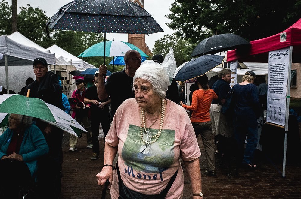 Marion Square Farmer&rsquo;s Market 
April 24, 2015

:
:
:
:
:

#monet #marionsquare #farmersmarket #charleston #streetphotography #streetportrait #rainyweather #ricoh