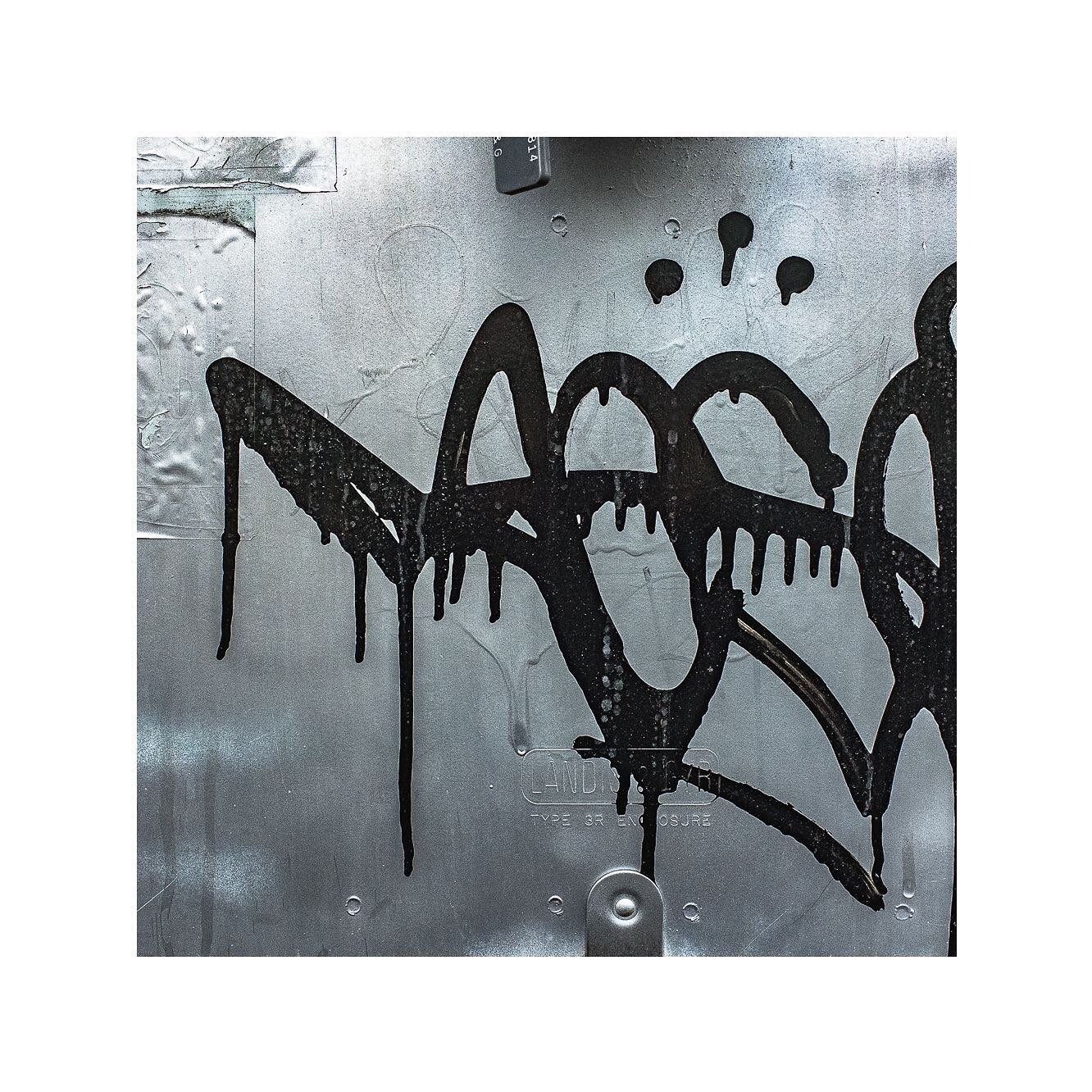 Mop Tag
February 15, 2016
📷: Ricoh GRD

:
:
:
:
:

#moptag #graffiti #tag #streetart #drips #silver #blackdrippypaint #speedart #charleston #ricoh #ricohgrd #streetphotography #throwbackthursday #tbt #latergram #reflectivesurface #quicksilver #mopma