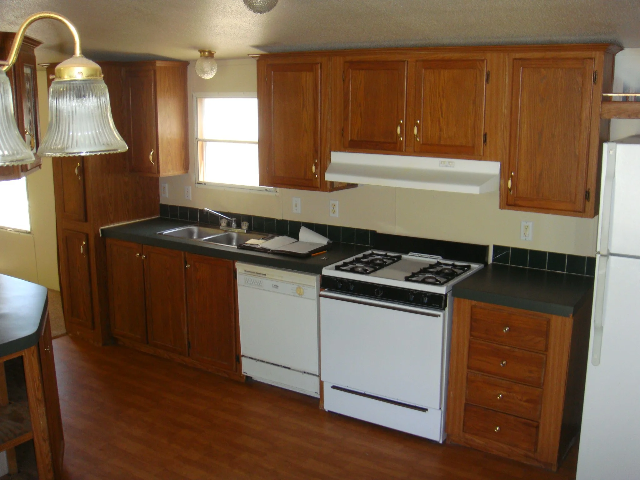562 Kitchen small.jpg