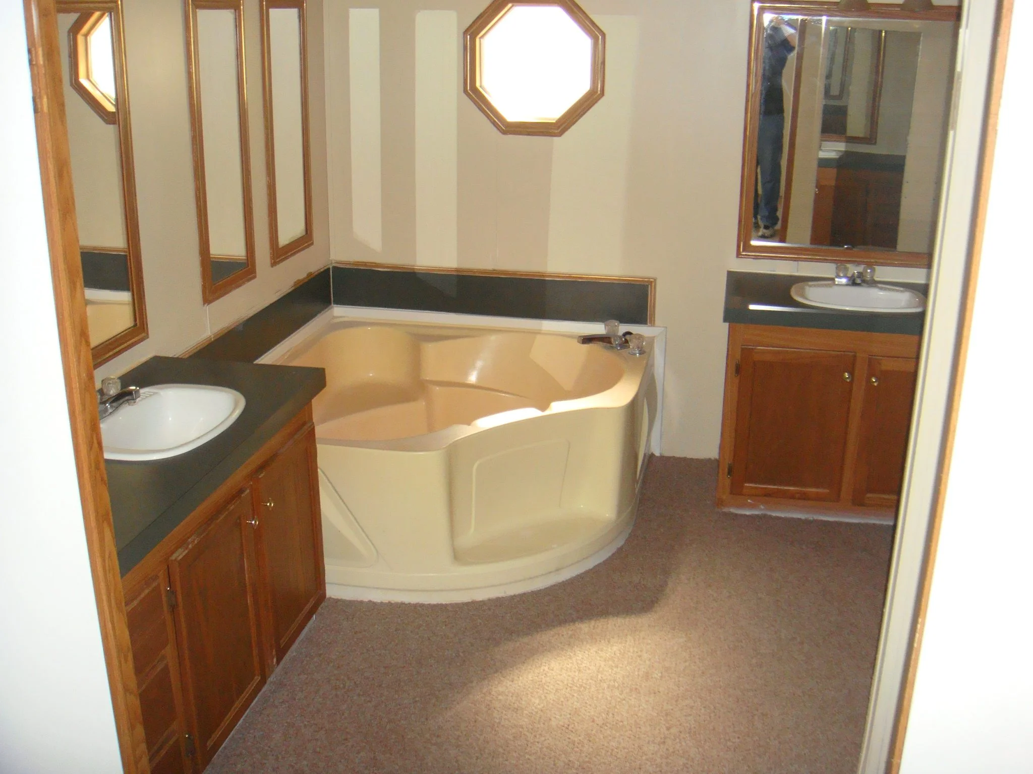 562 Bath Tub small.jpg