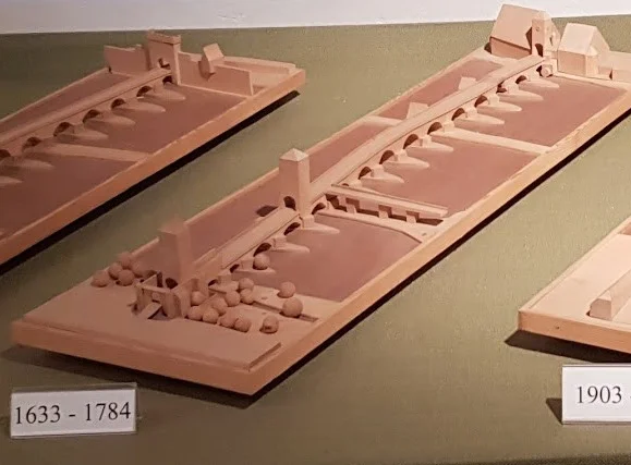 By 1633 there were three defensive towers.