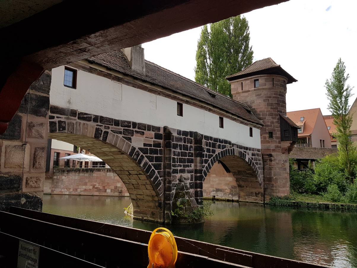 A closer view of the Henkerbruecke.