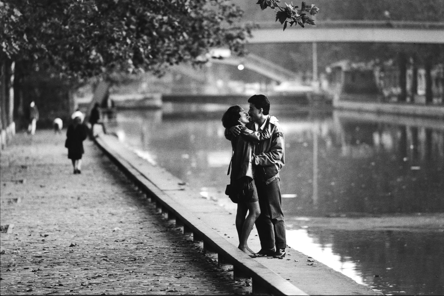 Пар 50 история. Питер Тернли фотограф. Робер Дуано беззаботное детство. Поцелуй на мосту. Уличная романтика.