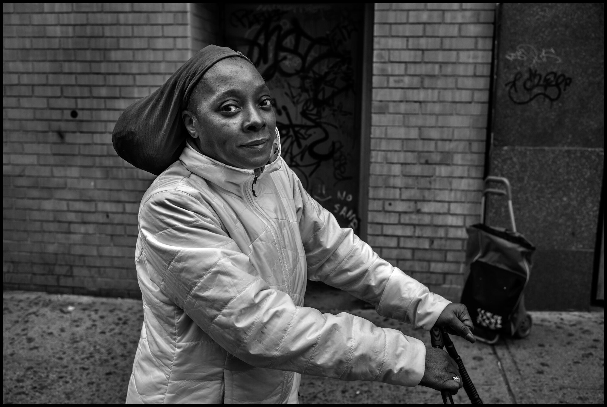  Mary, 51, told me she is a stay home mother with 4 children, and when I asked her how she was doing, she replied,“we’re doing the best we can”.   March 28, 2020. © Peter Turnley.  ID# 06-005 