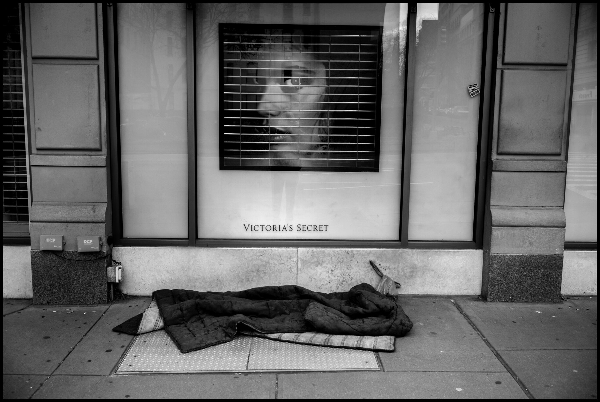  A secret, on Amsterdam Avenue on the Upper Westside.  March 28, 2020. © Peter Turnley.  ID# 06-016 