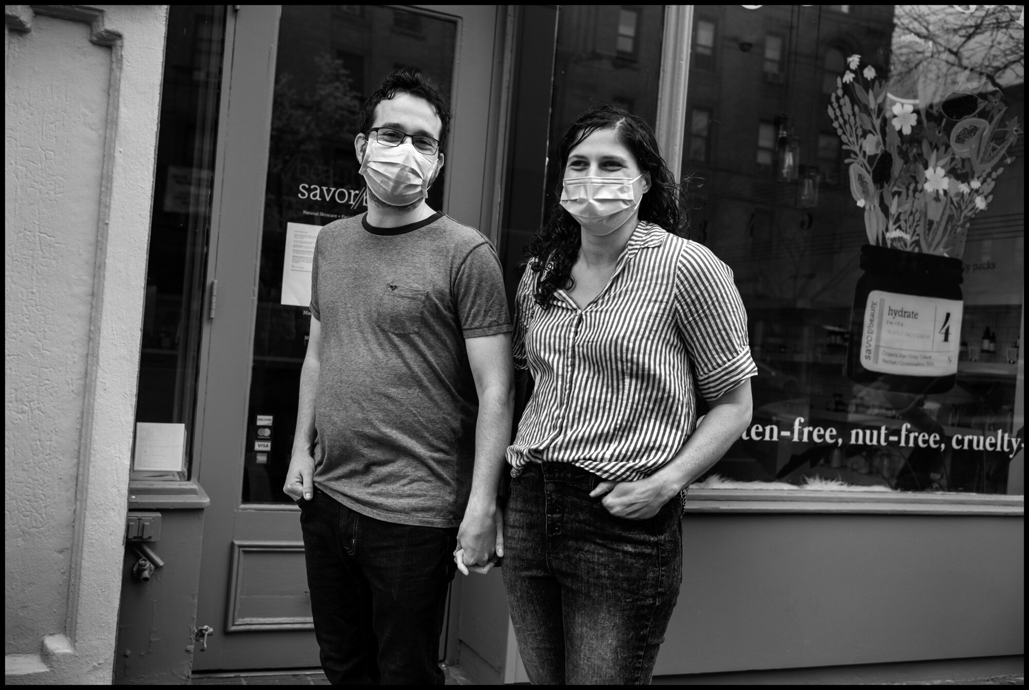  A masked couple out for a Sunday walk on the Upper Westside.  April 5, 2020. © Peter Turnley  ID#&nbsp;14-011 