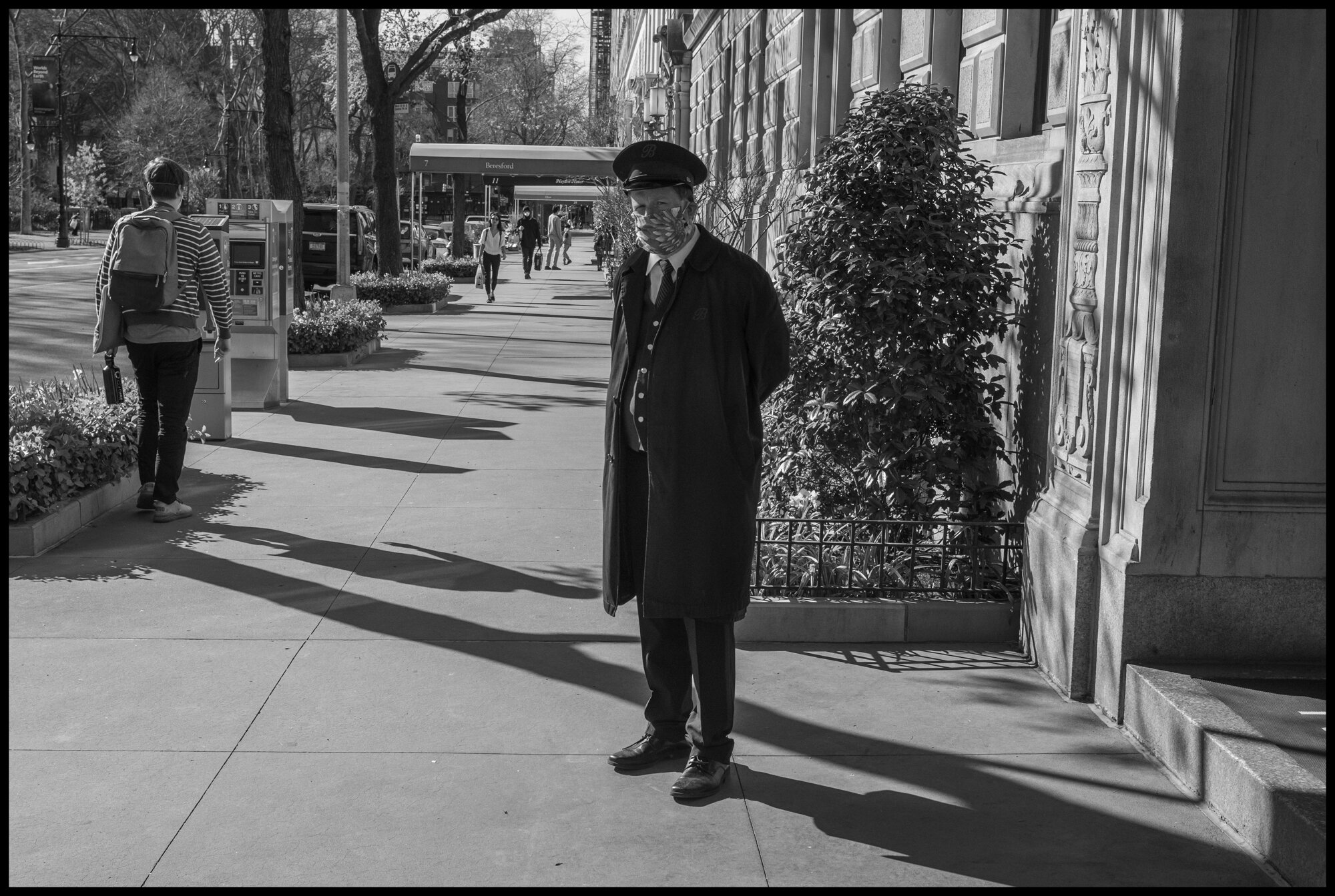  Tom is a doorman at a building near Central Park on the Upper Westside.  April 6, 2020. © Peter Turnley  ID#&nbsp;14-013 