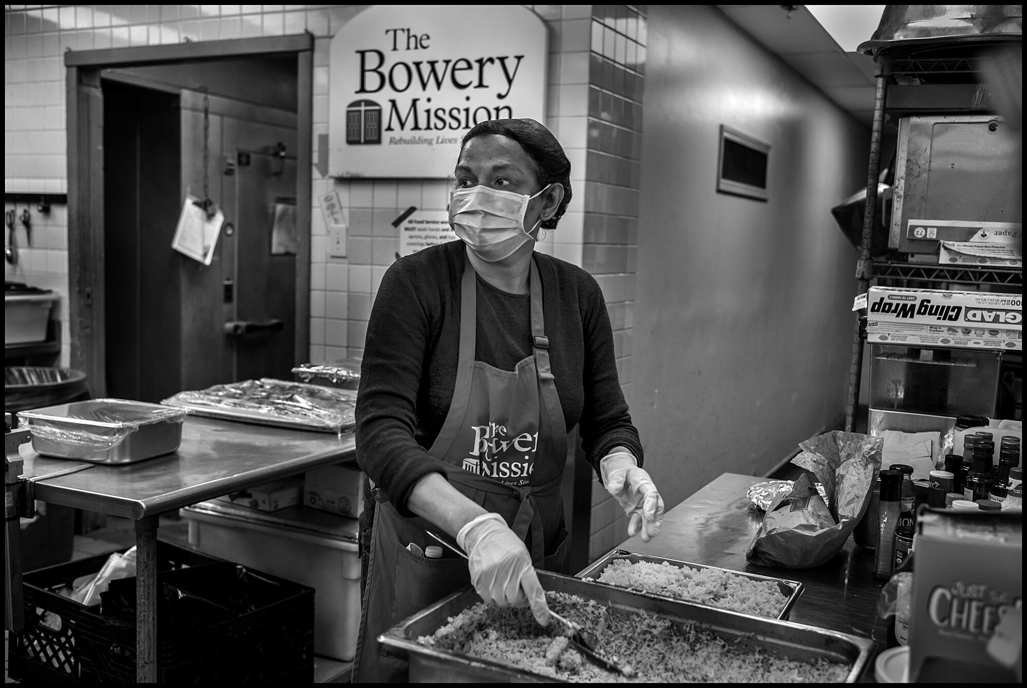  Wanda, a cook at the Bowery Mission.  April 10, 2020. © Peter Turnley  ID# 18-011 