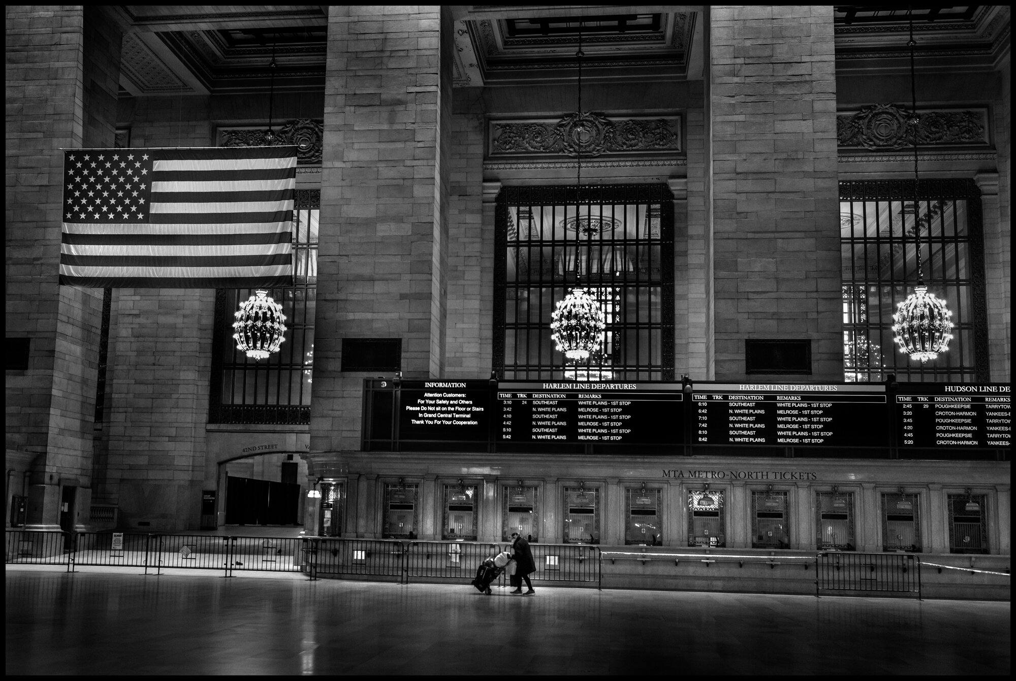  Grand Cental Station, New York.  April 18, 2020. © Peter Turnley.   ID# 25-001 