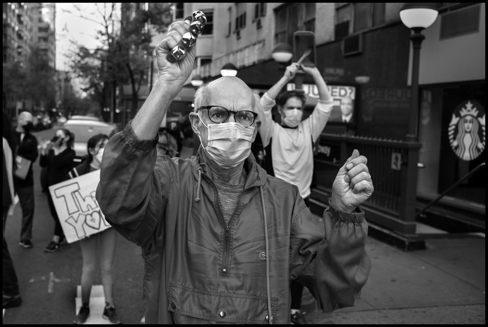  Darrell, a resident of New York’s Upper East Side, thanks the healthcare workers of Lenox Hill Hospital at 7pm on this night.   May 2, 2020. © Peter Turnley.   ID# 36-004 