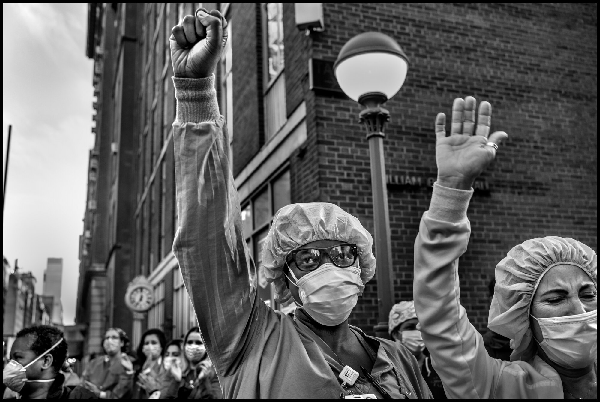  Simi and Erika.  May 10, 2020. © Peter Turnley.   ID# 42-011 