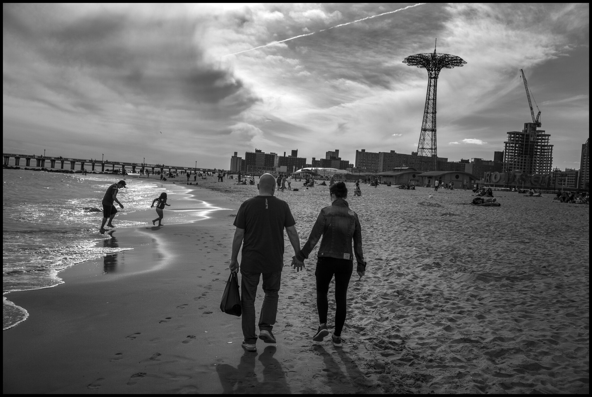  Dimitri from Russia and Anastasia from the Ukraine.   May 16, 2020. © Peter Turnley.  ID# 49-006 