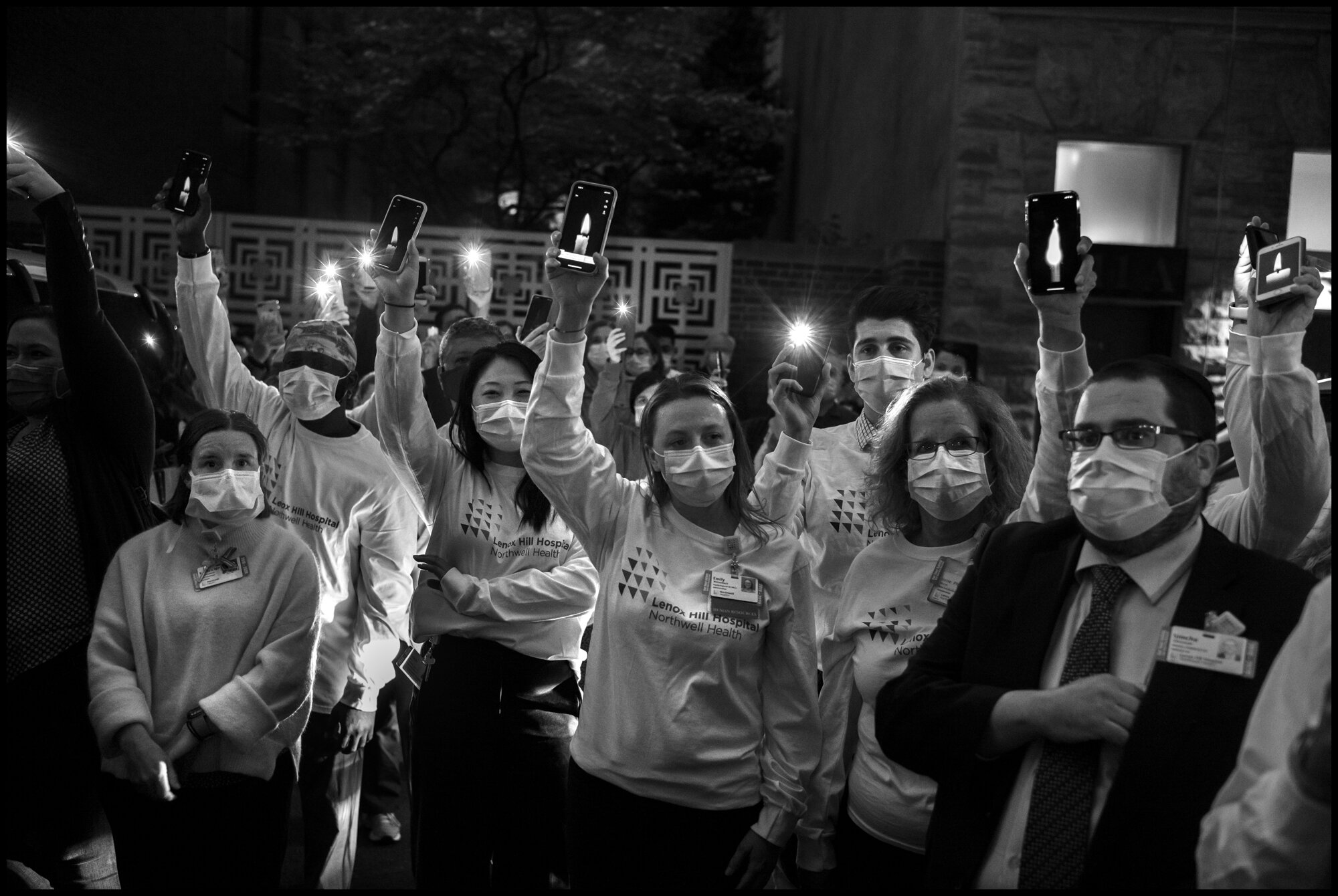  Lenox Hill Hospital, New York.  May 20, 2020. © Peter Turnley.   ID# 51-005 