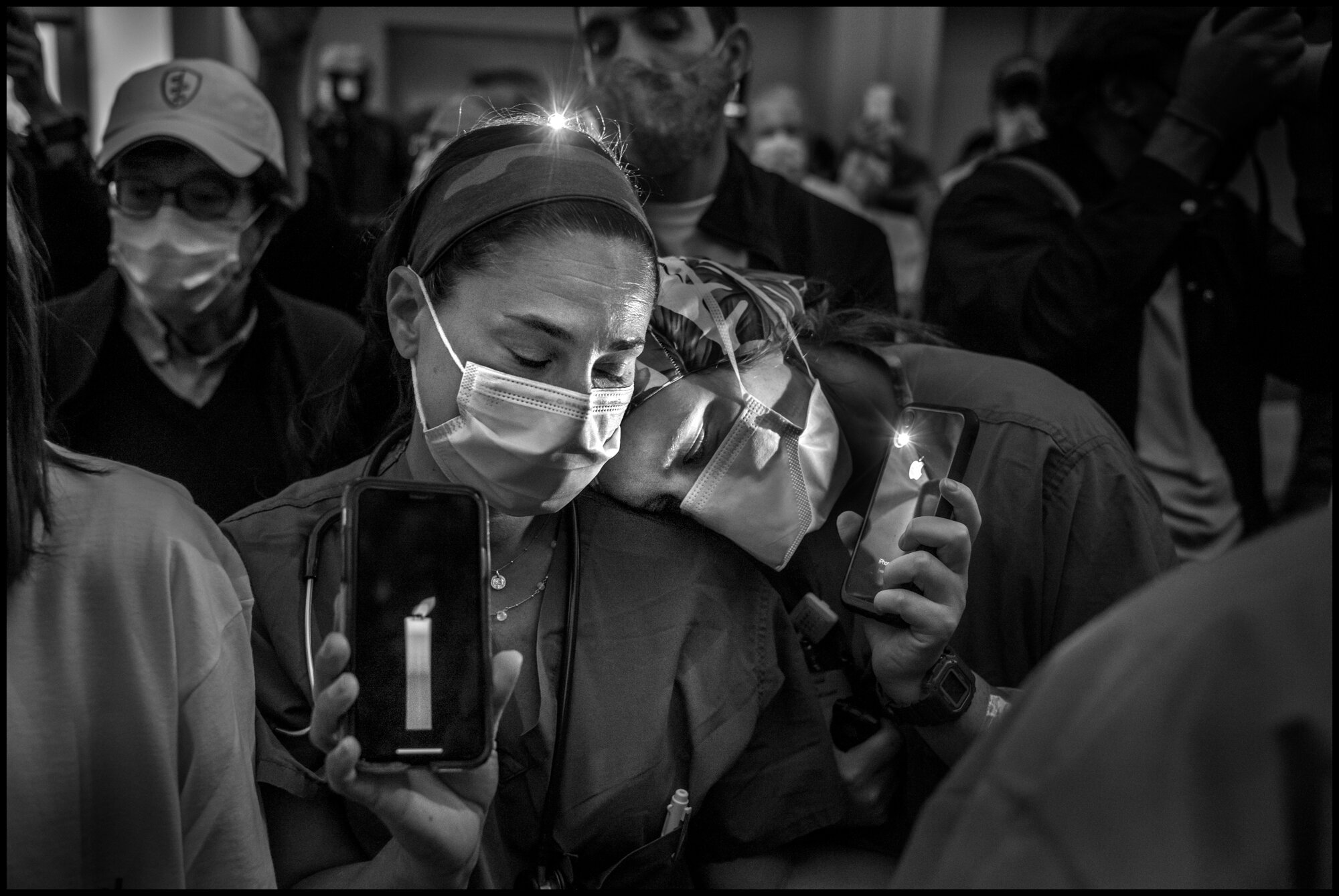  Frontline workers from Lenox Hill Hospital, New York, hold vigil to honor all victims of COVID-19.  May 20, 2020. © Peter Turnley.   ID# 51-004 