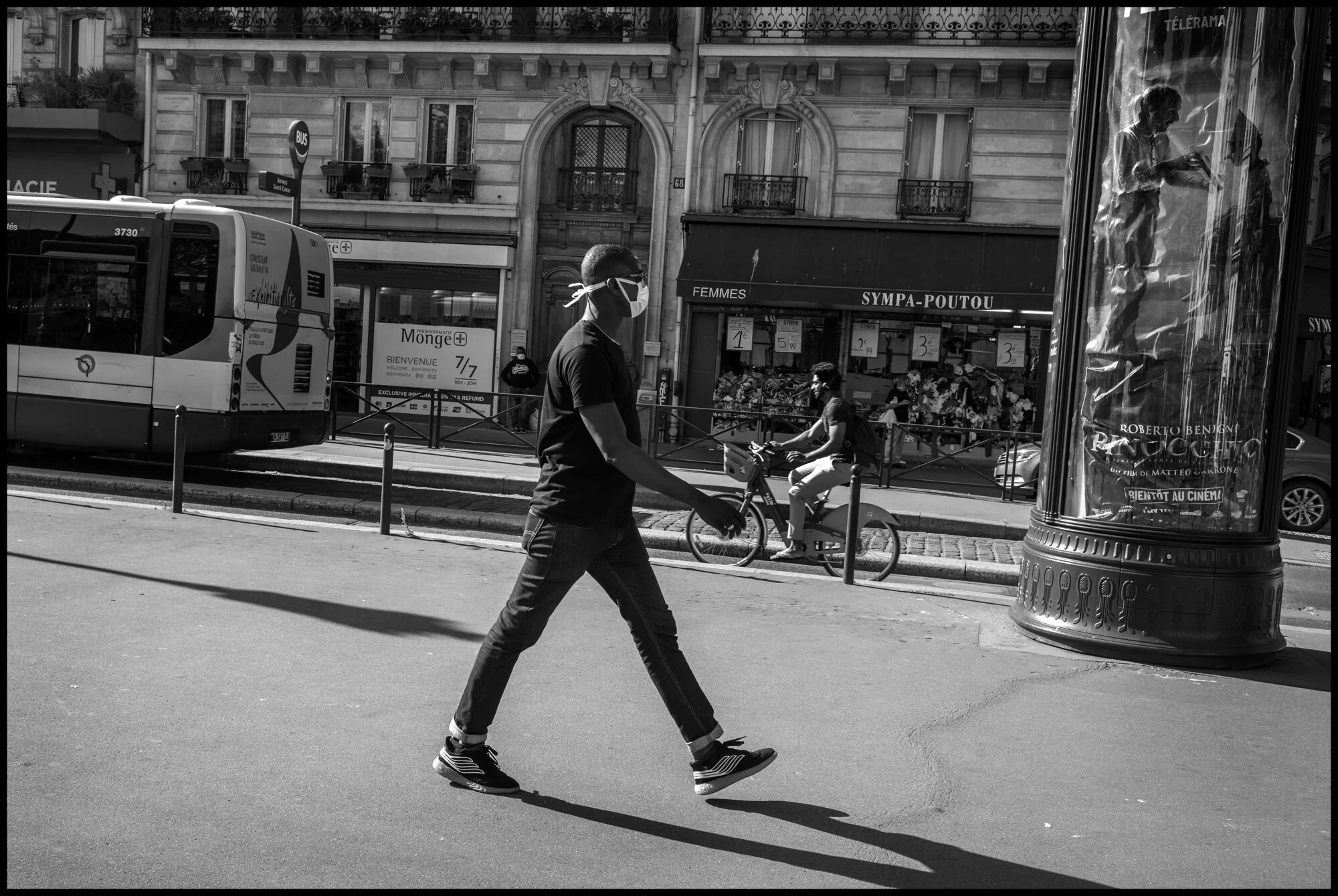  La Gare du Nord, Paris.  May 26, 2020. © Peter Turnley.  ID# P04-010 