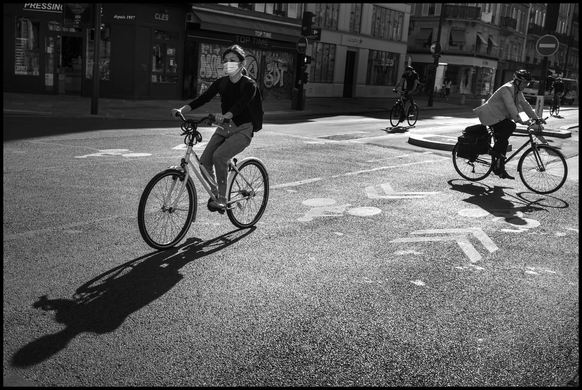  Rue de Rivoli, Paris.  May 26, 2020. © Peter Turnley.  ID# P04-015 