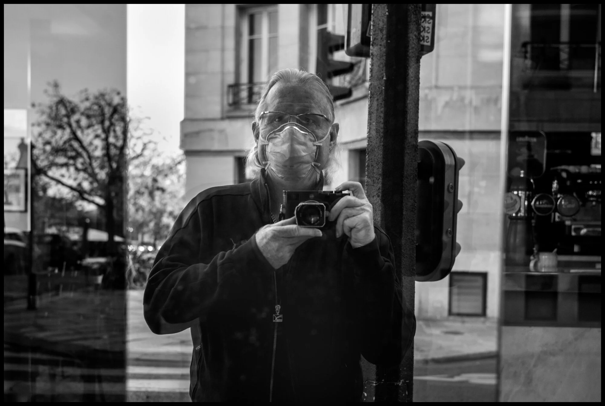  Paris Métro.   May 26, 2020. © Peter Turnley.  ID# P04-020 