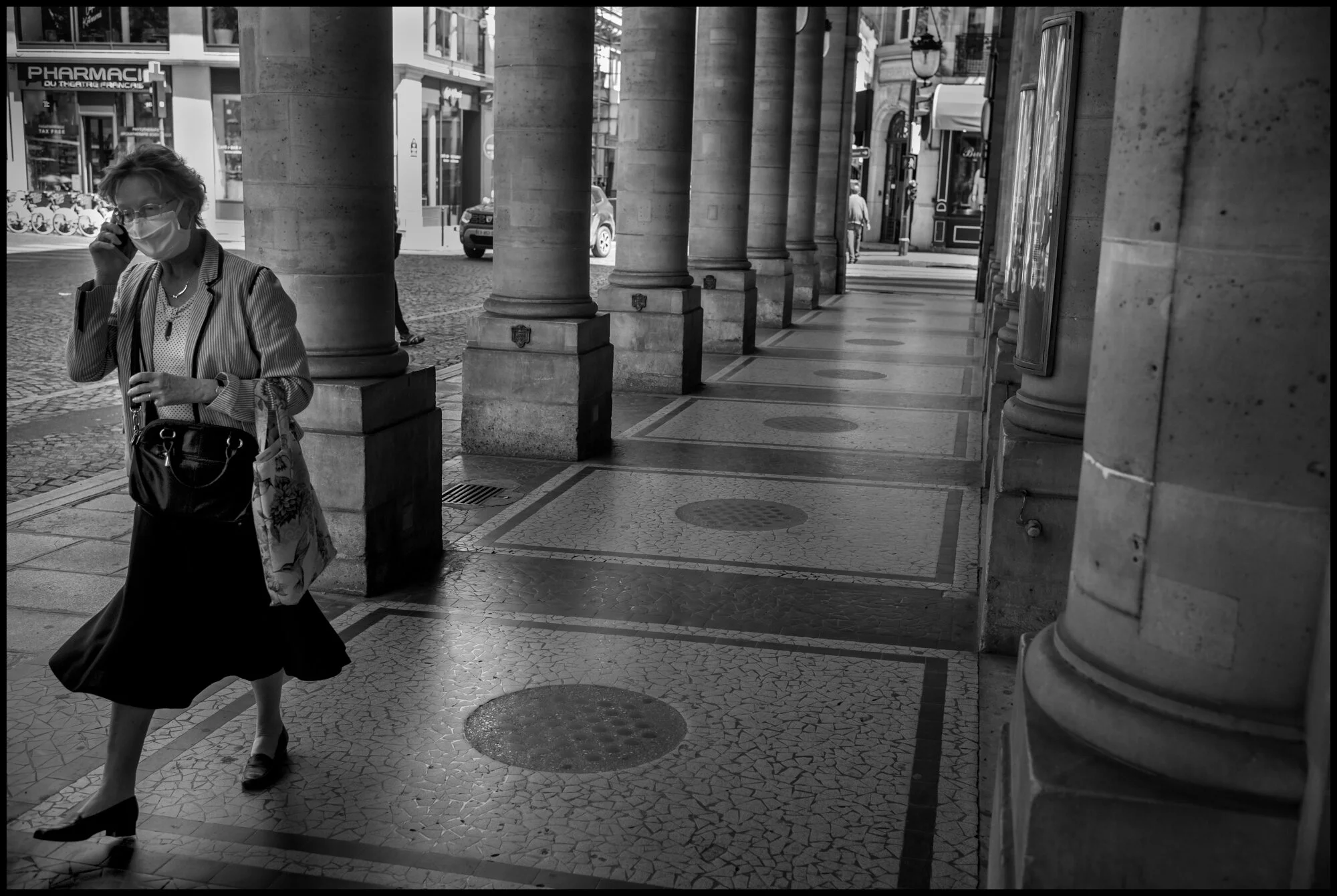  Palais Royale, Paris.  May 26, 2020. © Peter Turnley.  ID# P04-024 