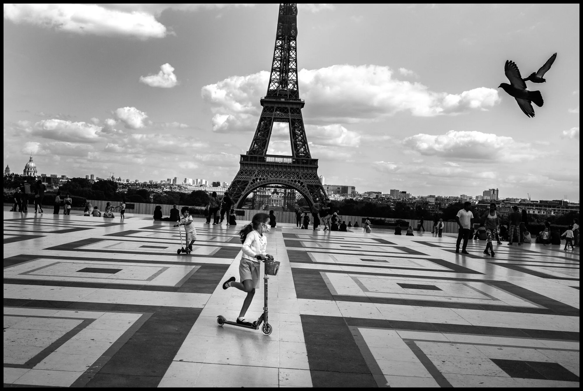  Esplanade de Trocadero. Paris.  May 25, 2020. © Peter Turnley.  ID# 02-004 