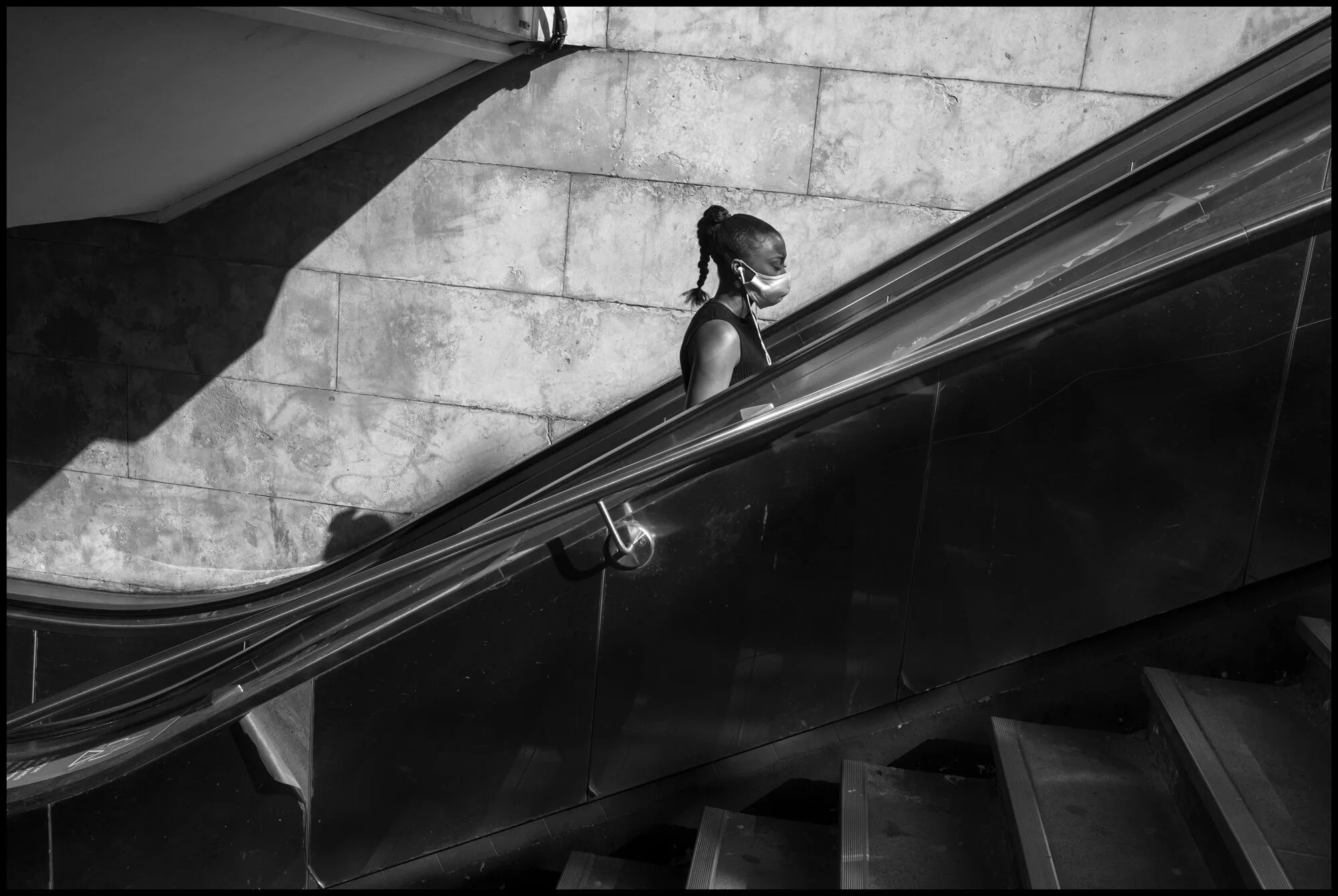 Métro Trocadero. Paris,   May 27, 2020. © Peter Turnley.  ID# P06-001 