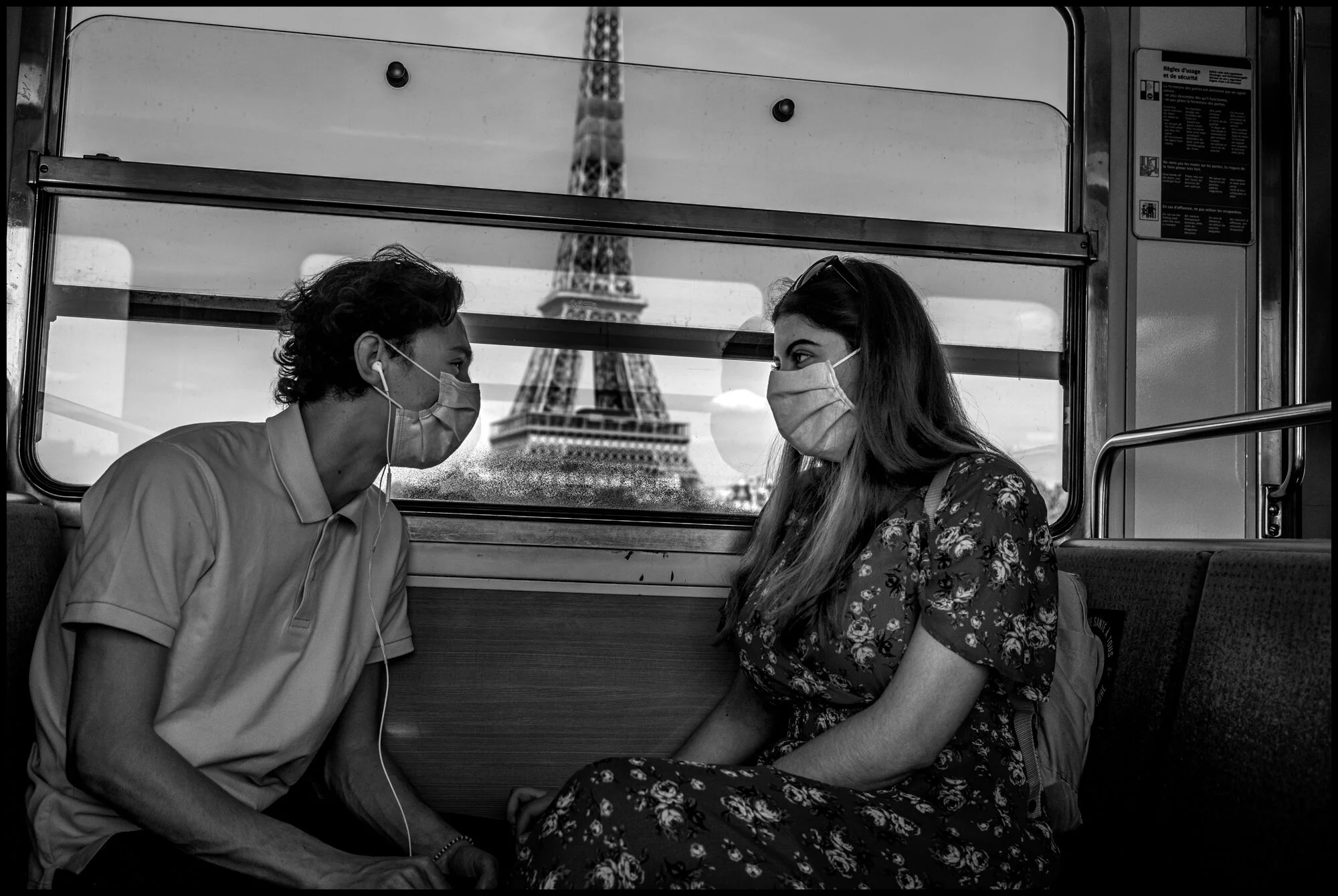  Chloé and Rubens, engineering students, on the subway to Bir Hakeim stop.  Paris, May 27, 2020. © Peter Turnley.  ID# P06-002 