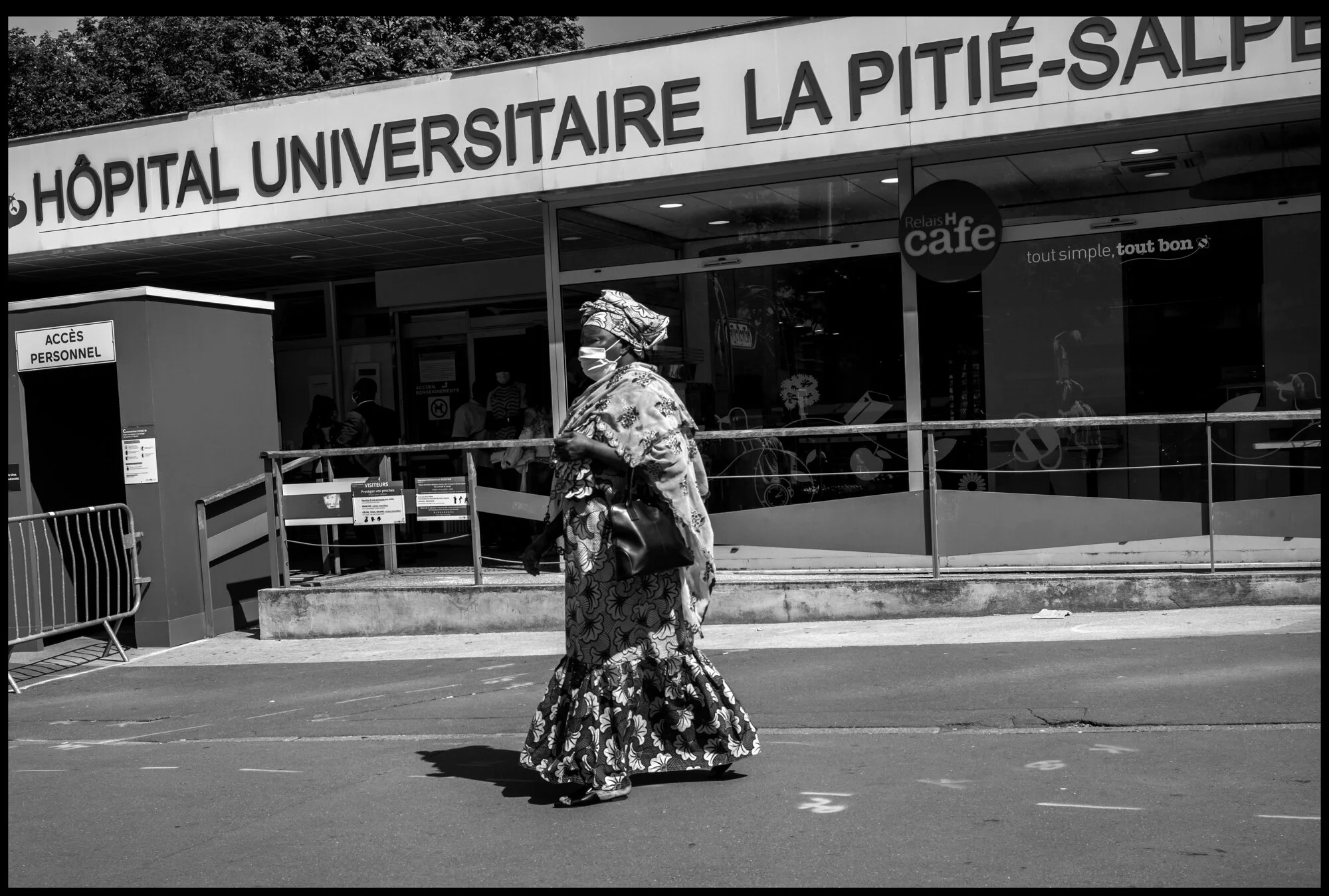  The Pitié-Salpêtrière Hospital, one of France’s excellent hospitals that has treated the most covid-19 patients in the country. Paris, May 27, 2020. © Peter Turnley.ID# P06-004 