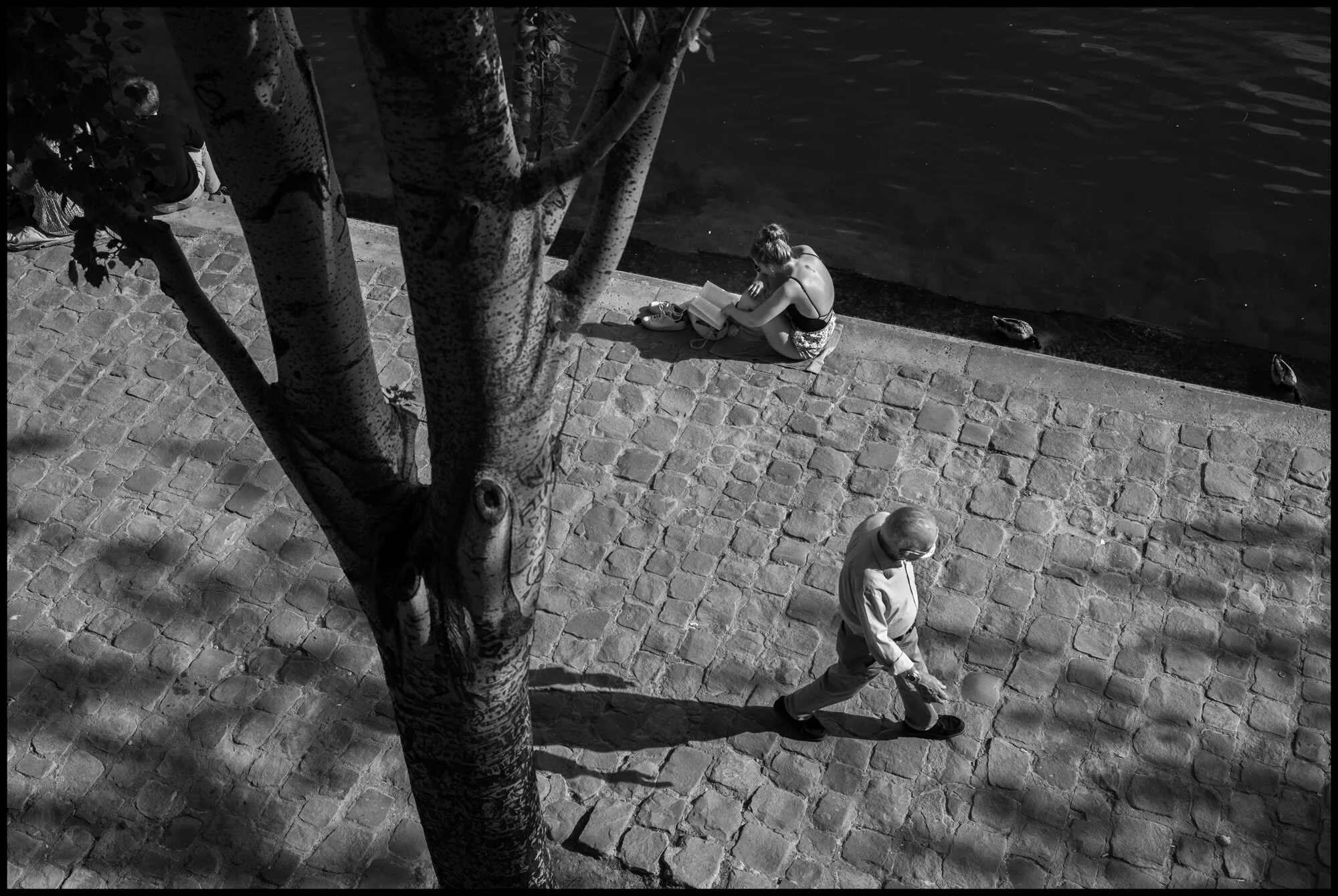  La Seine, Paris.  May 27, 2020. © Peter Turnley.  ID# P06-006 