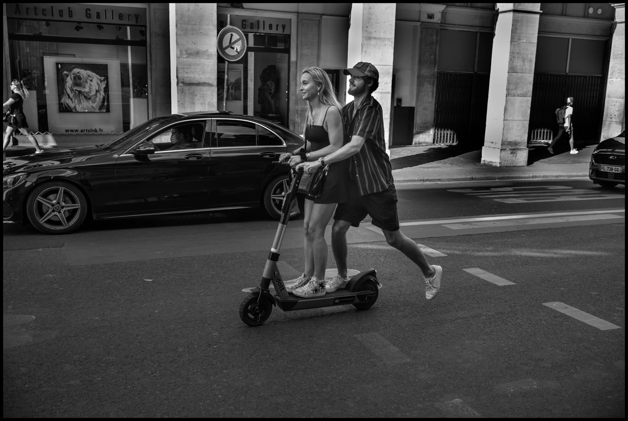  La Rue de Rivoli-one of Paris’ main arteries going East and West across the city-is largely closed to automobile traffic during this crisis.  May 27, 2020. © Peter Turnley.  ID# P06-010 