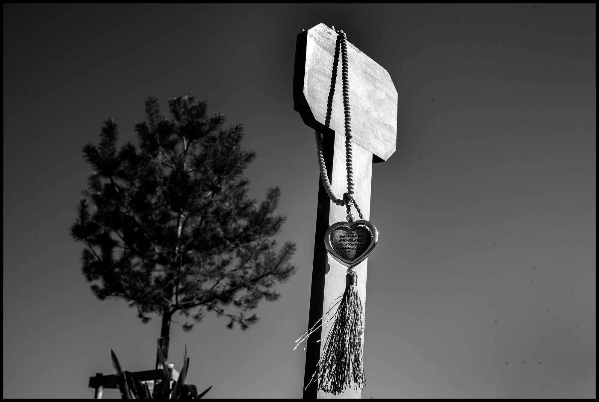  “Le Carré Mulsulman” in the “Le Cimetière Intercommunal des Joncherolles”. St. Denis, France. Many victims of Covid-19 have been buried here in the past two months.   May 29, 2020. © Peter Turnley.  ID# P08-003 