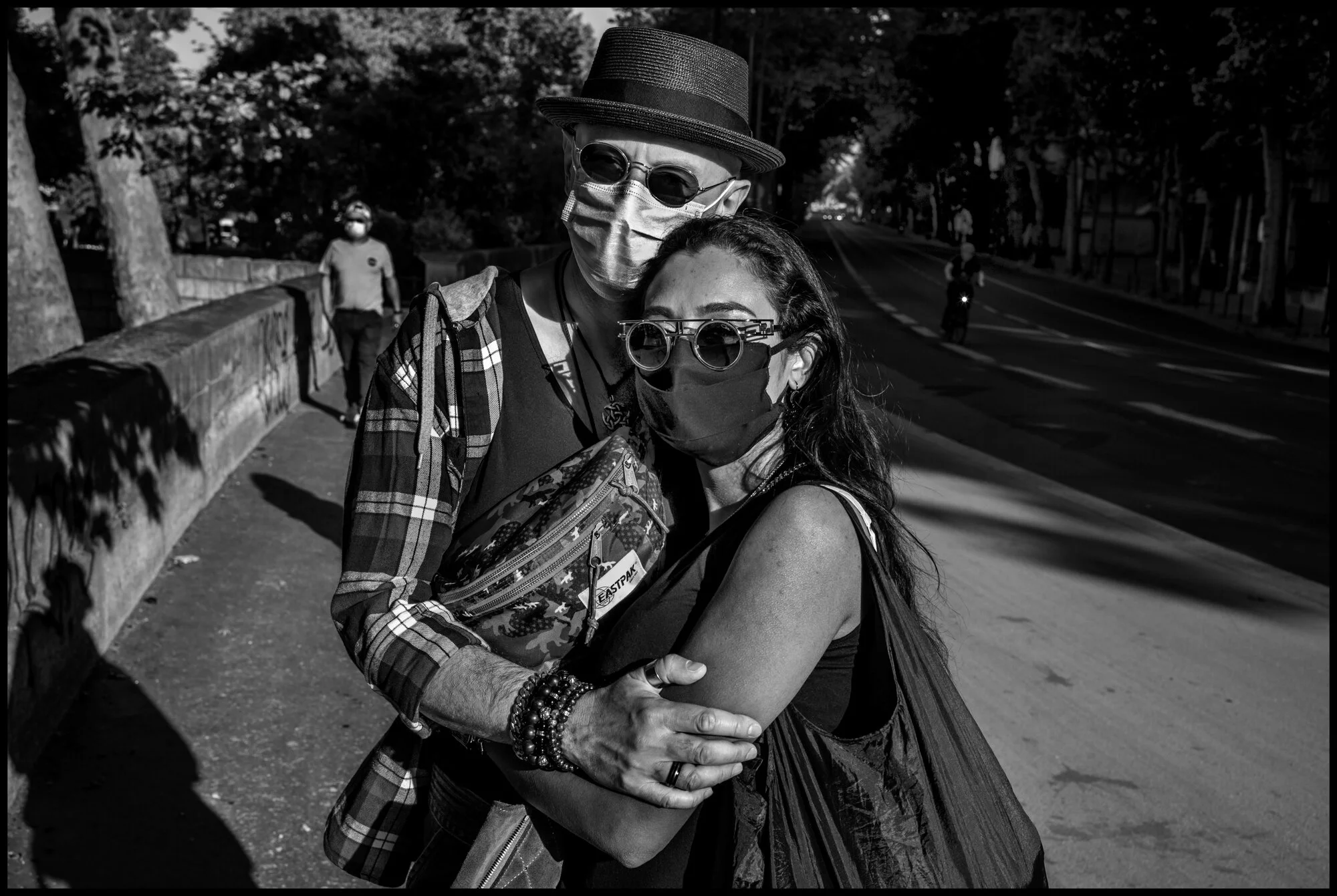  Sara and Eric, Paris.  May 31, 2020. © Peter Turnley.  ID# P11-010 