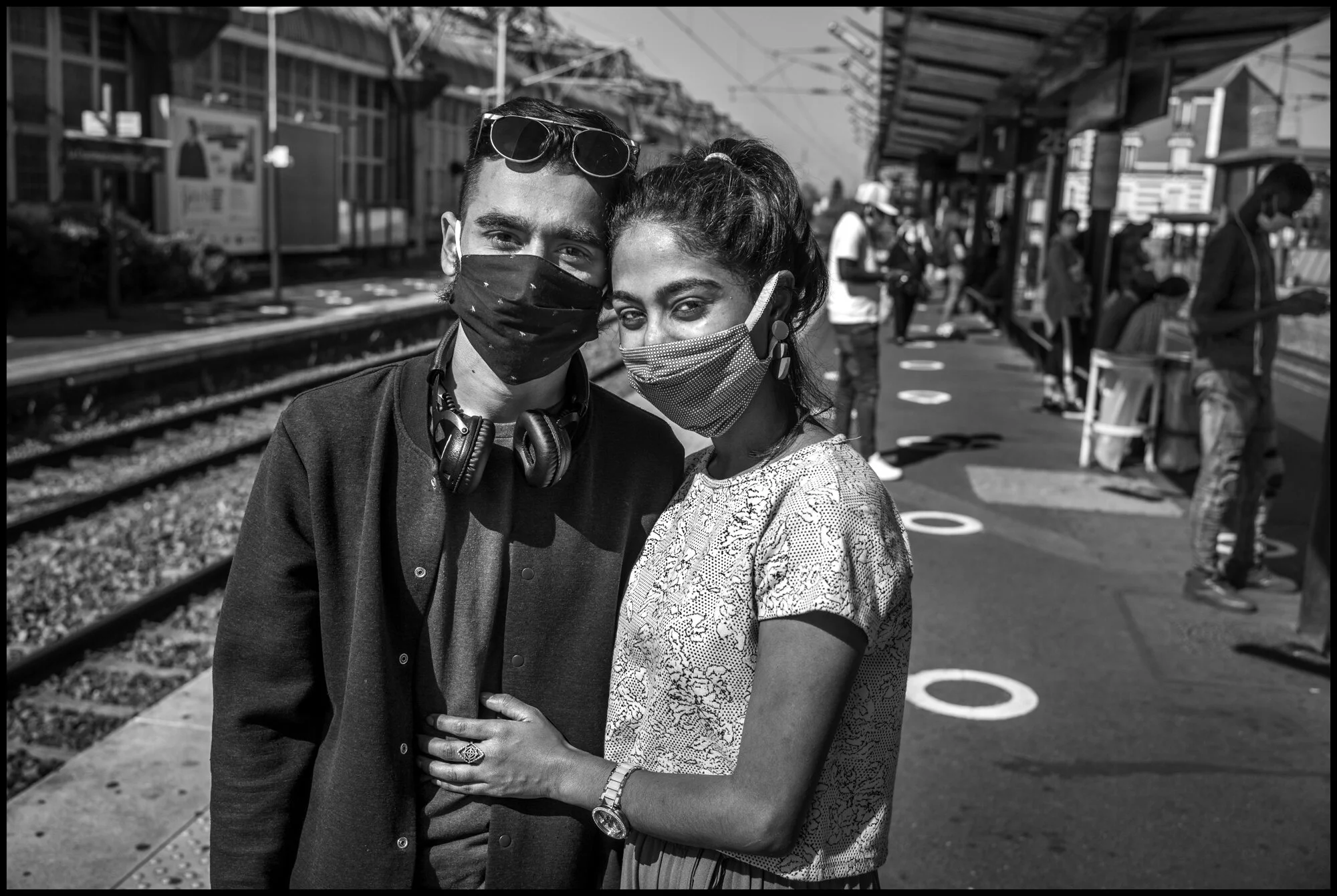  Priyadarshika and Bharit.  Paris, May 28, 2020. © Peter Turnley.  ID# P07-015 