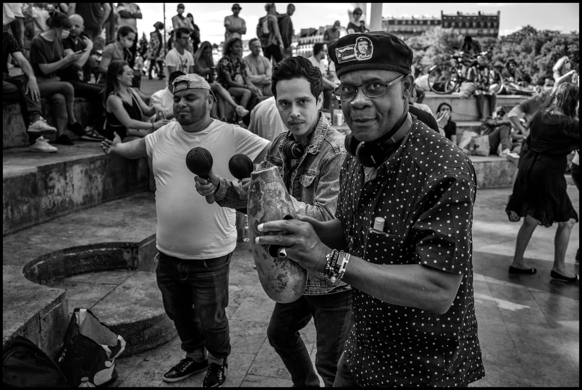  Salsa on the banks of the Seine, Paris.  May 31, 2020. © Peter Turnley.  ID# P11-012 