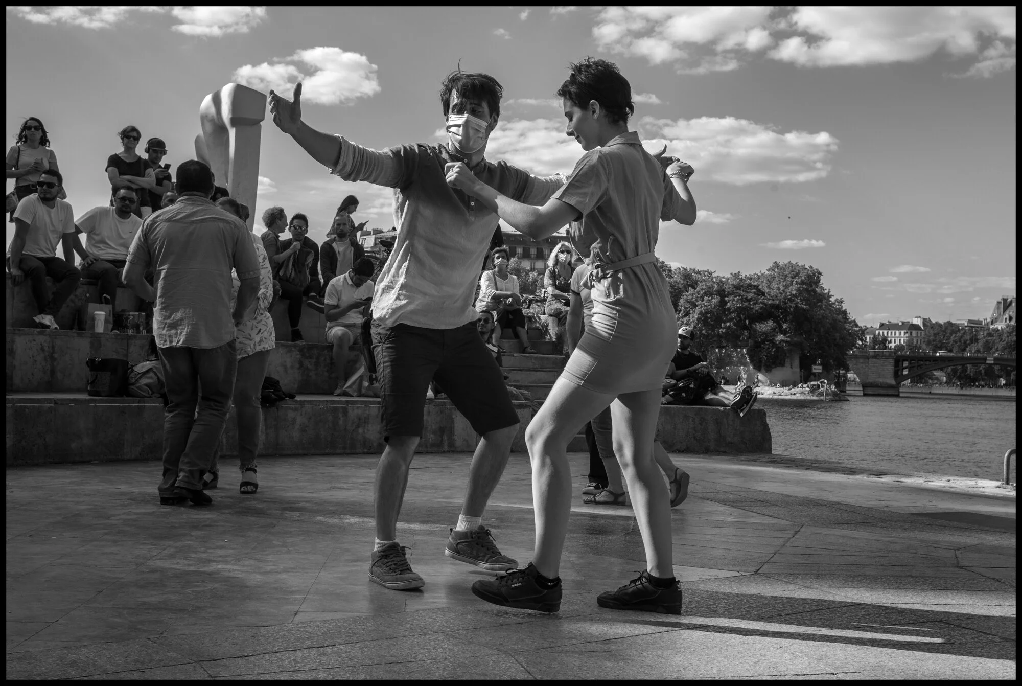  Salsa on the banks of the Seine, Paris.  May 31, 2020. © Peter Turnley.  ID# P11-014 