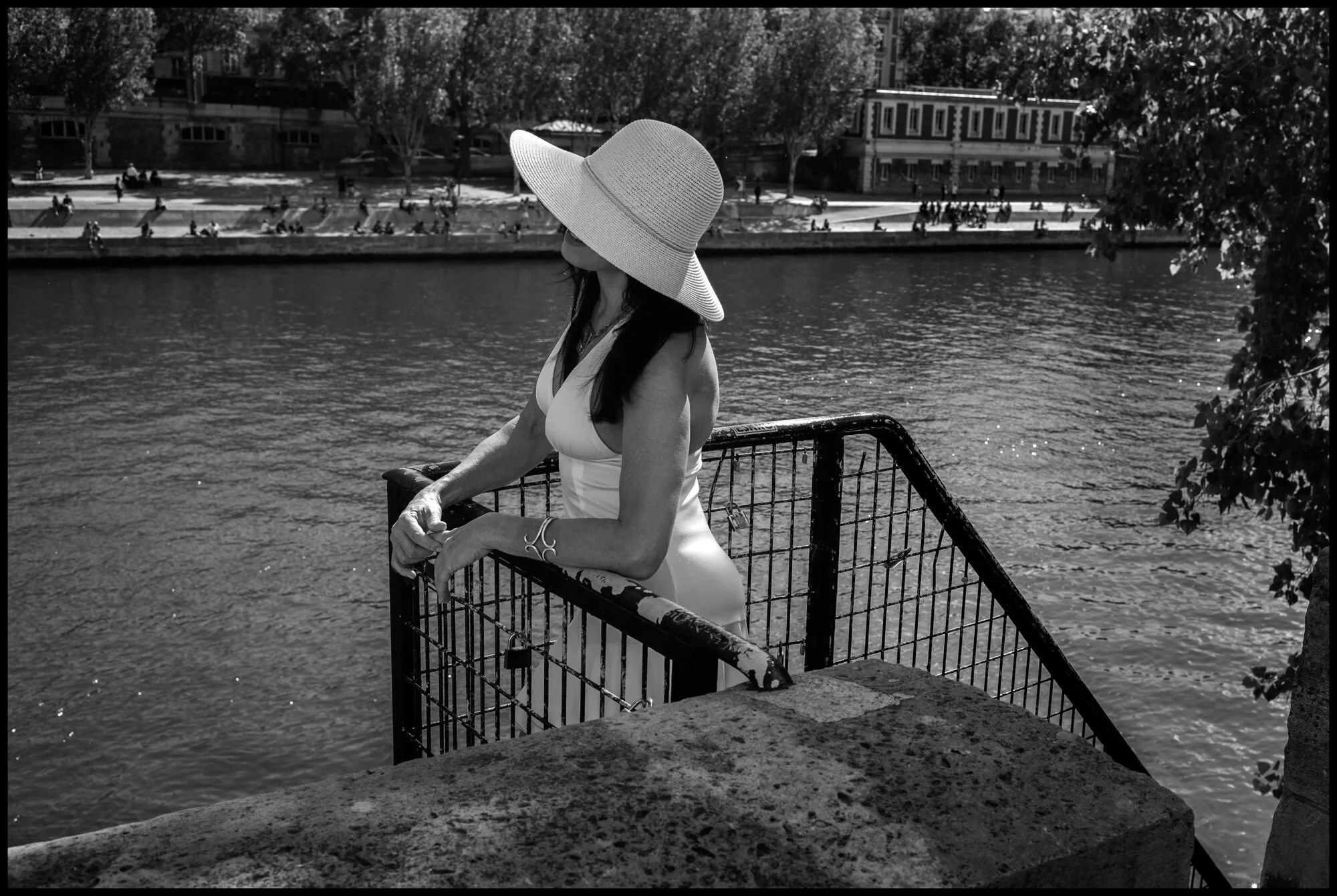  Ile St. Louis, Paris.  May 31, 2020. © Peter Turnley.  ID# P11-013 