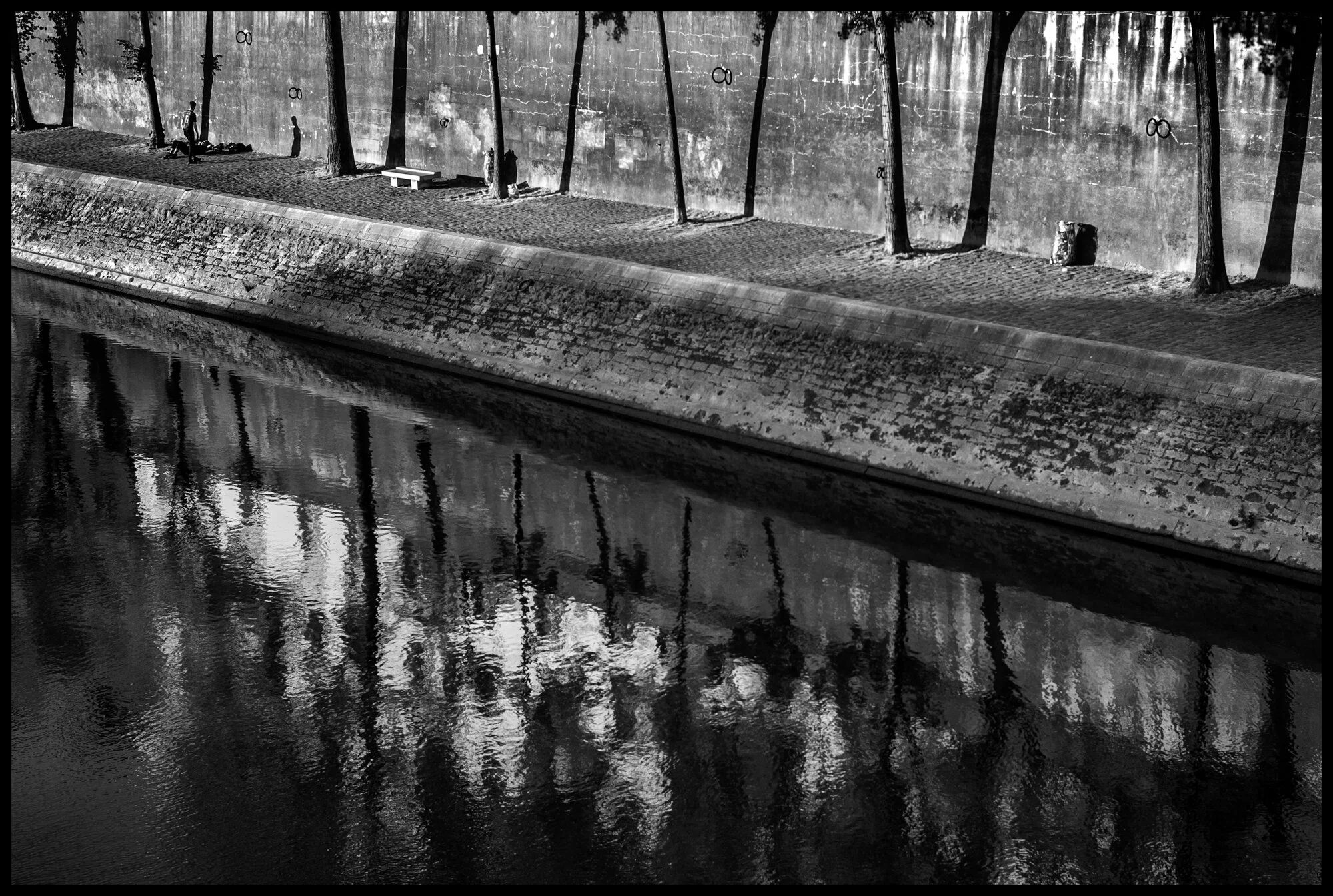  Ile St. Louis, Paris.  June 2, 2020. © Peter Turnley.   ID# P13-005 