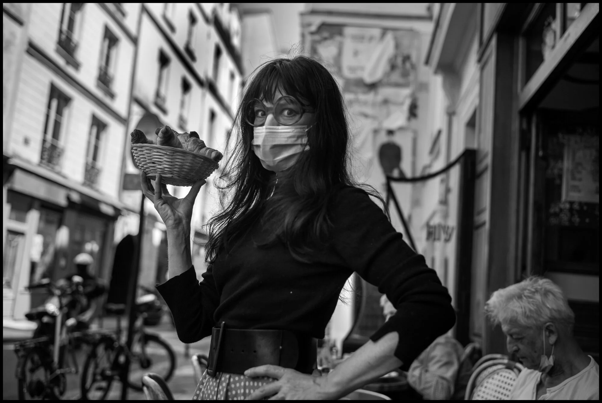  L'Etoile Manquante, Paris.  June 2, 2020. © Peter Turnley.   ID# P13-008 