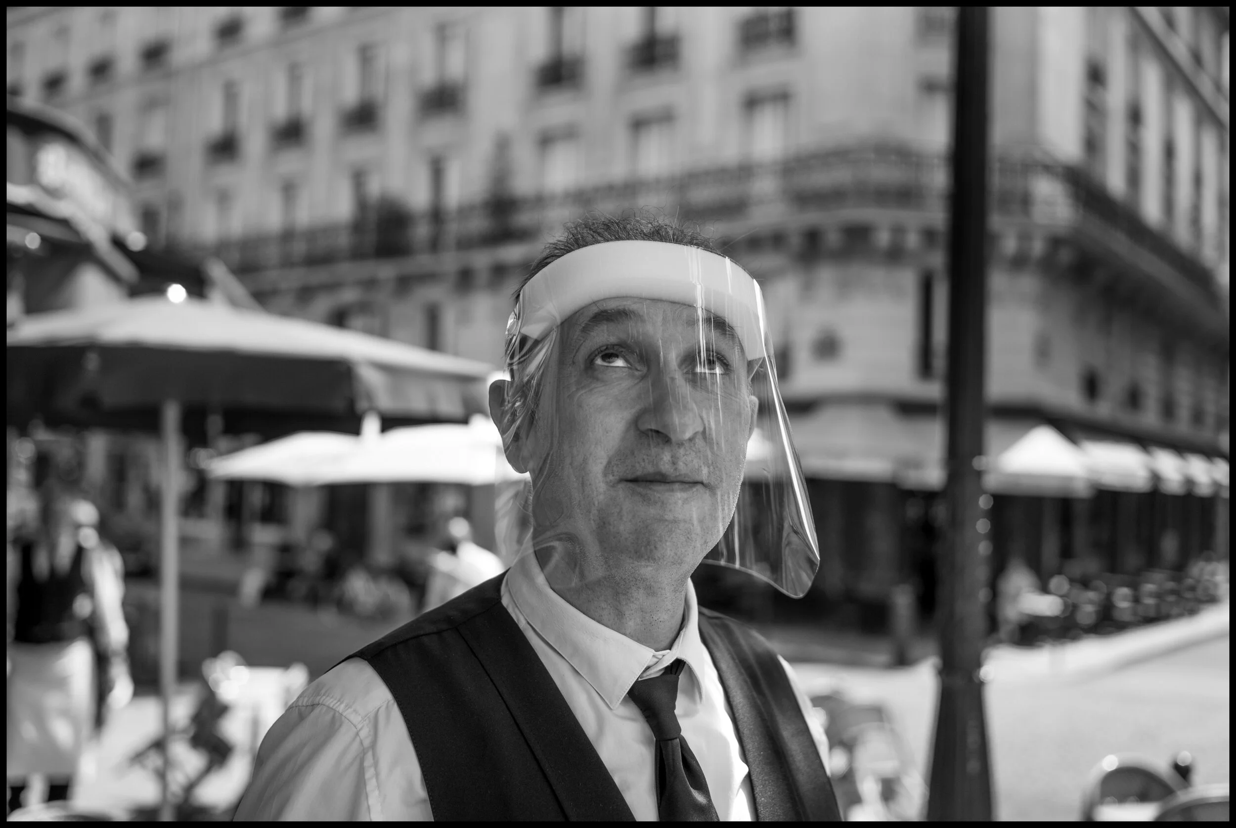  La Brasserie de l'Isle Saint-Louis, Paris.  June 3, 2020. © Peter Turnley.   ID# P14-003 