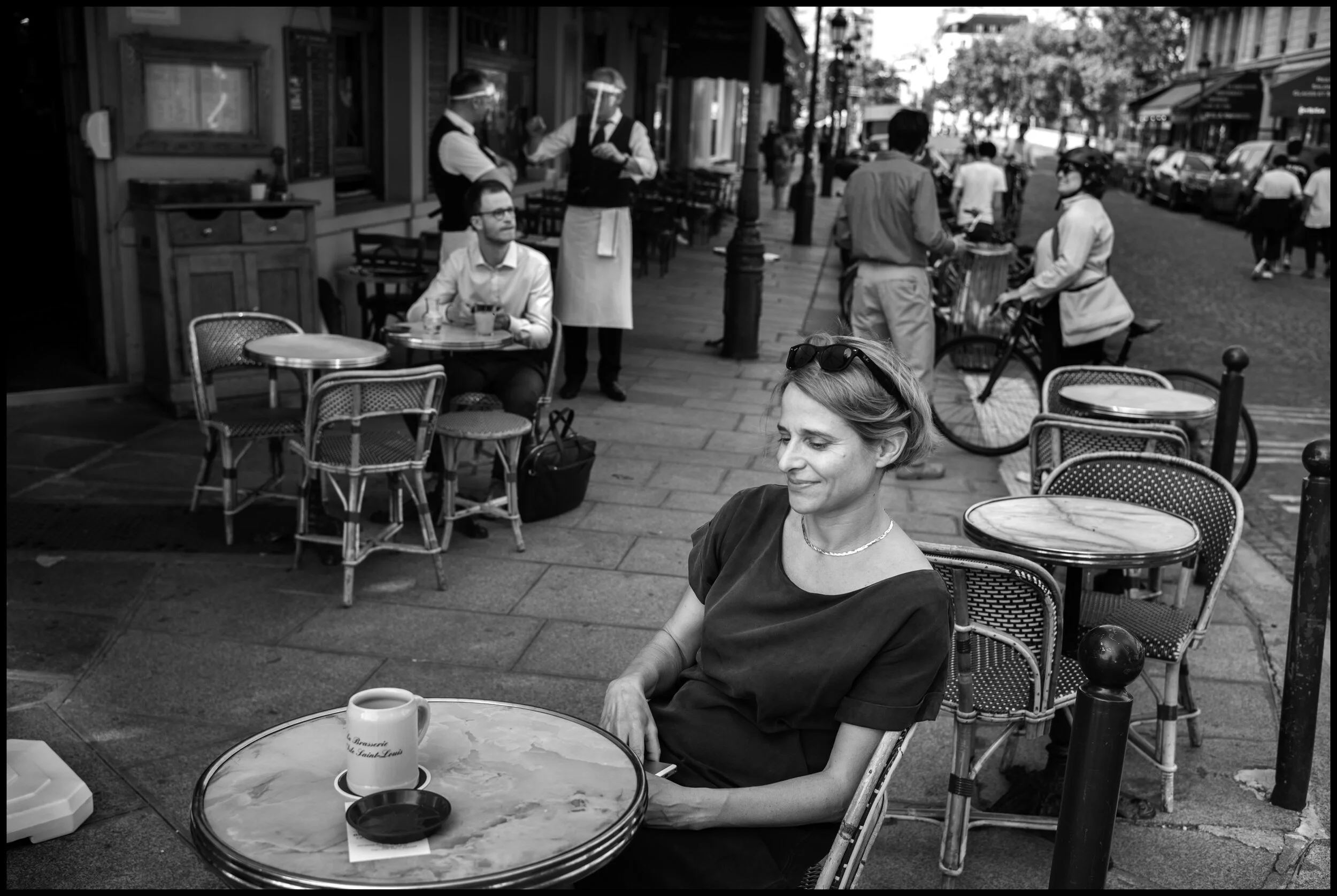  La Brasserie de l'Isle Saint-Louis, Paris.  June 3, 2020. © Peter Turnley.   ID# P14-005 