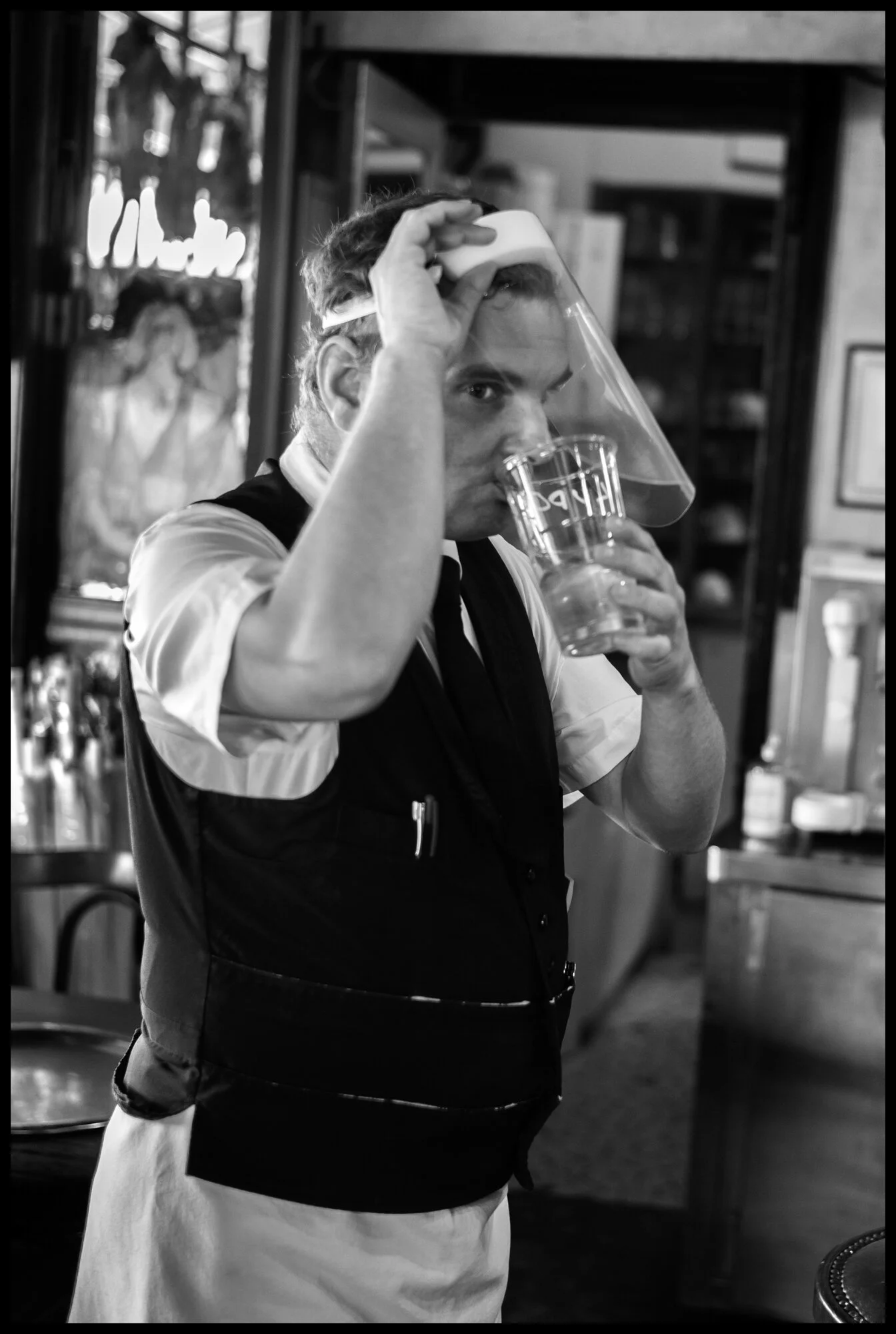  La Brasserie de l'Isle Saint-Louis, Paris.  June 3, 2020. © Peter Turnley.   ID# P14-010 