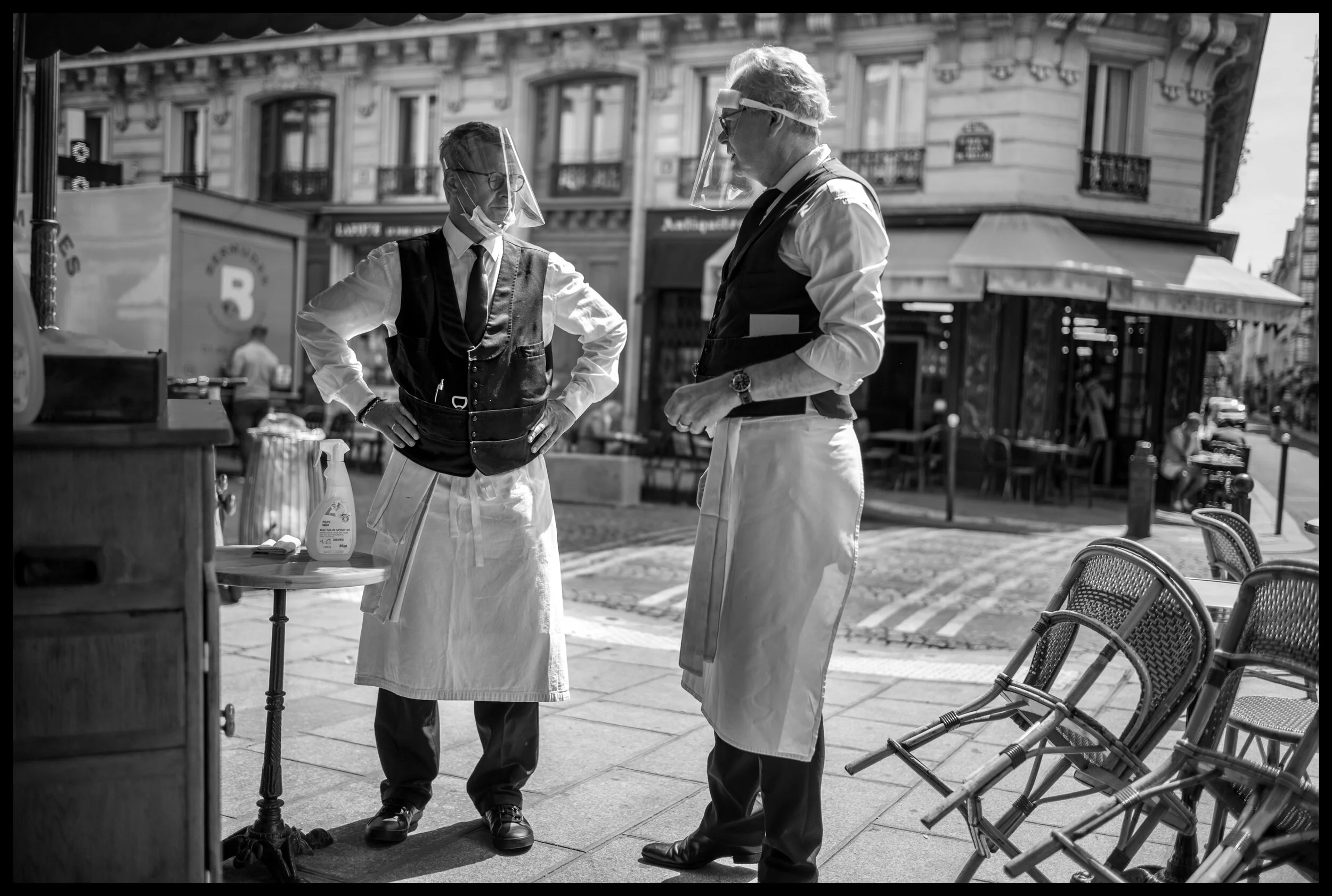  La Brasserie de l'Isle Saint-Louis, Paris.  June 3, 2020. © Peter Turnley.   ID# P14-013 