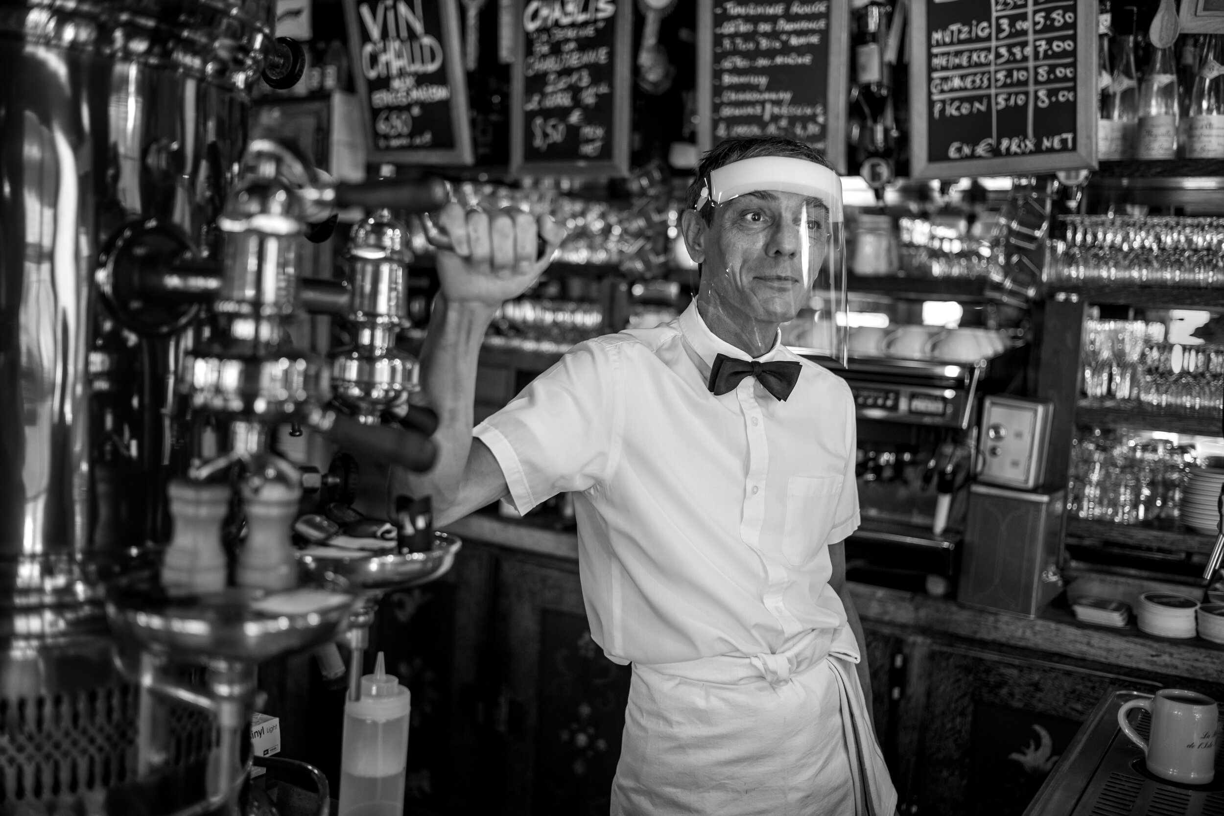  La Brasserie de l'Isle Saint-Louis, Paris.  June 3, 2020. © Peter Turnley.   ID# P14-016 