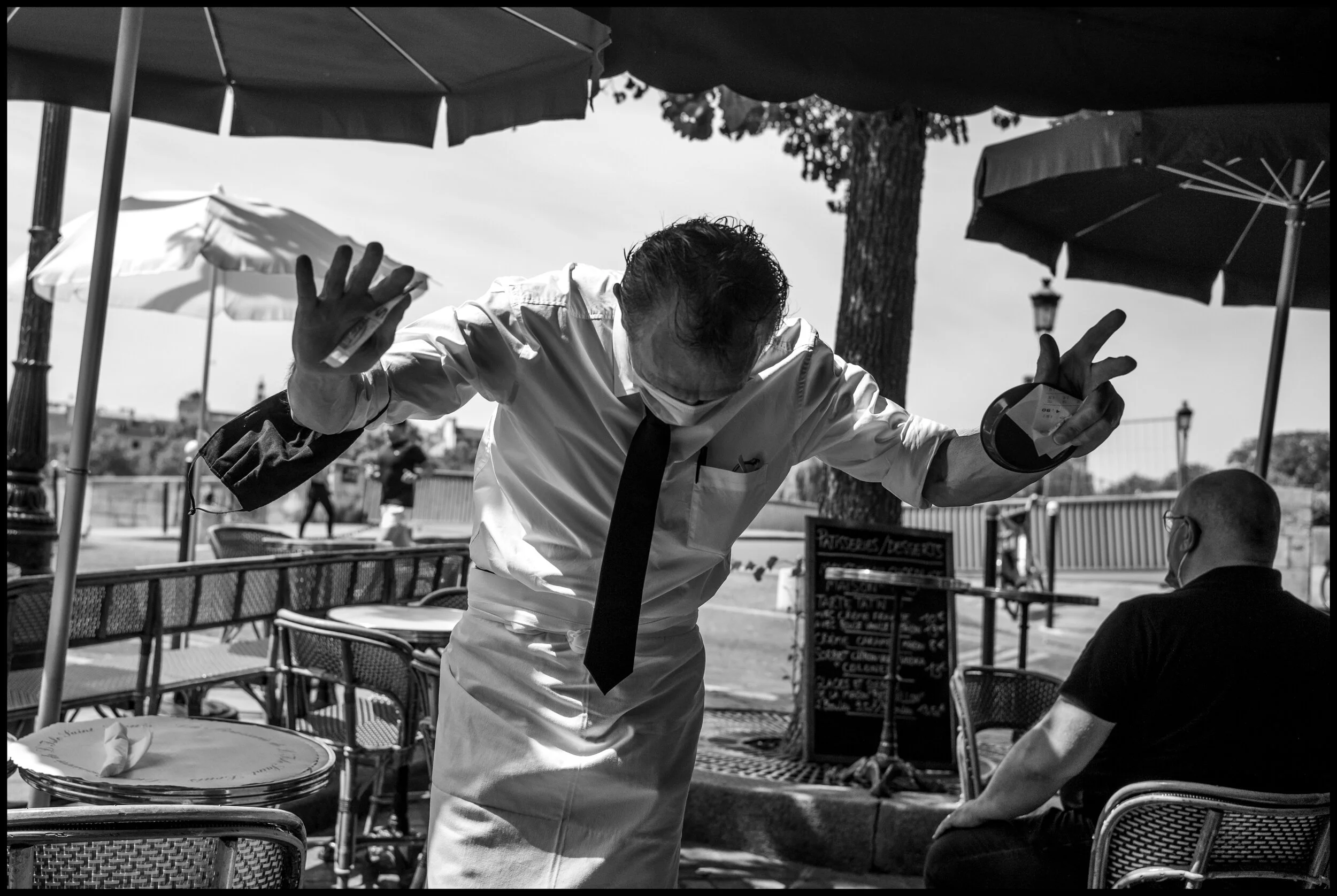  La Brasserie de l'Isle Saint-Louis, Paris,  June 3, 2020. © Peter Turnley.   ID# P14-018 