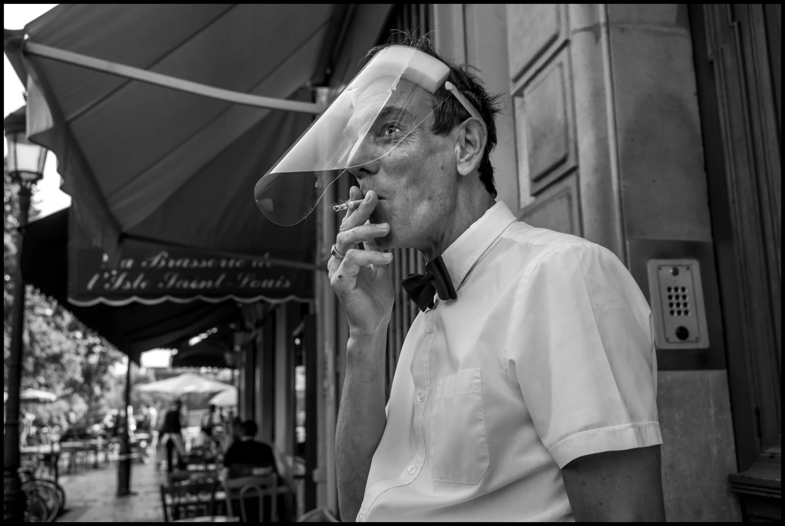  La Brasserie de l'Isle Saint-Louis, Paris.  June 3, 2020. © Peter Turnley.   ID# P14-021 