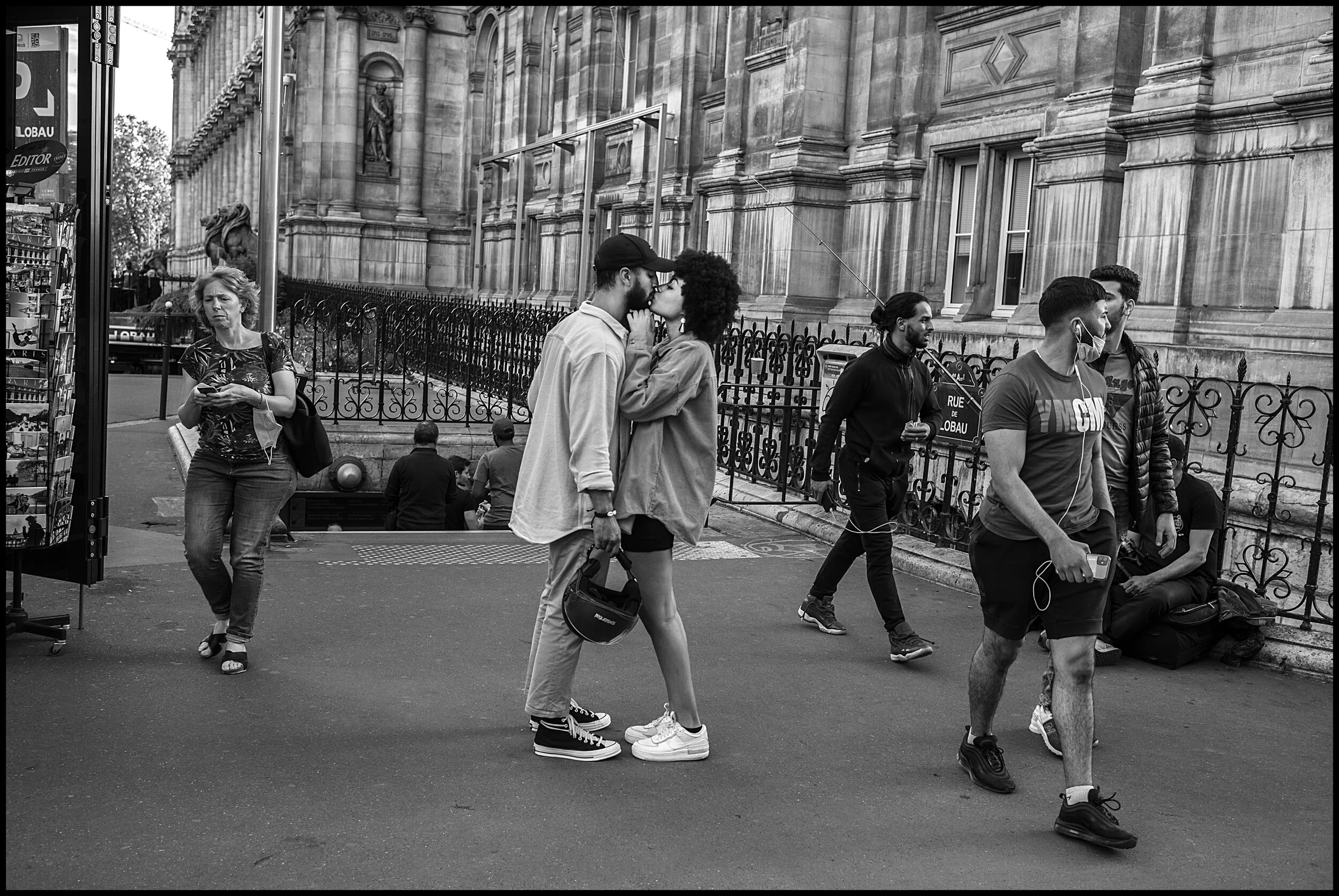  Laura, and Louis, Mitzy, L'Hotel de Ville, Paris.  June 20, 2020. © Peter Turnley.  ID# P36-002 