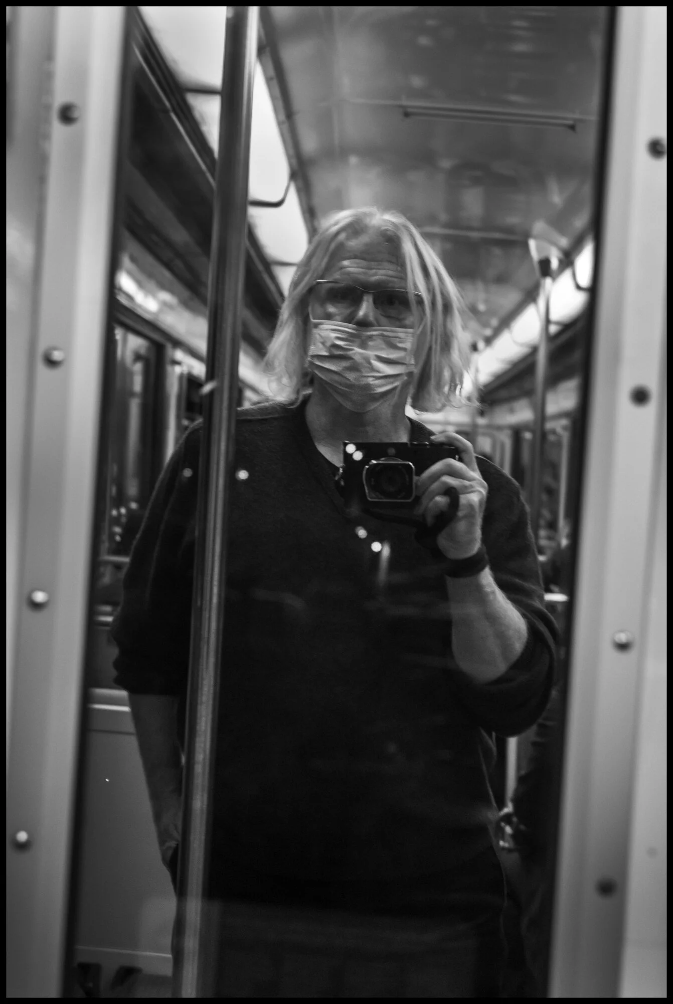  Peter Turnley, riding the métro north in Paris.  June 30, 2020. © Peter Turnley.   ID# P48-001 