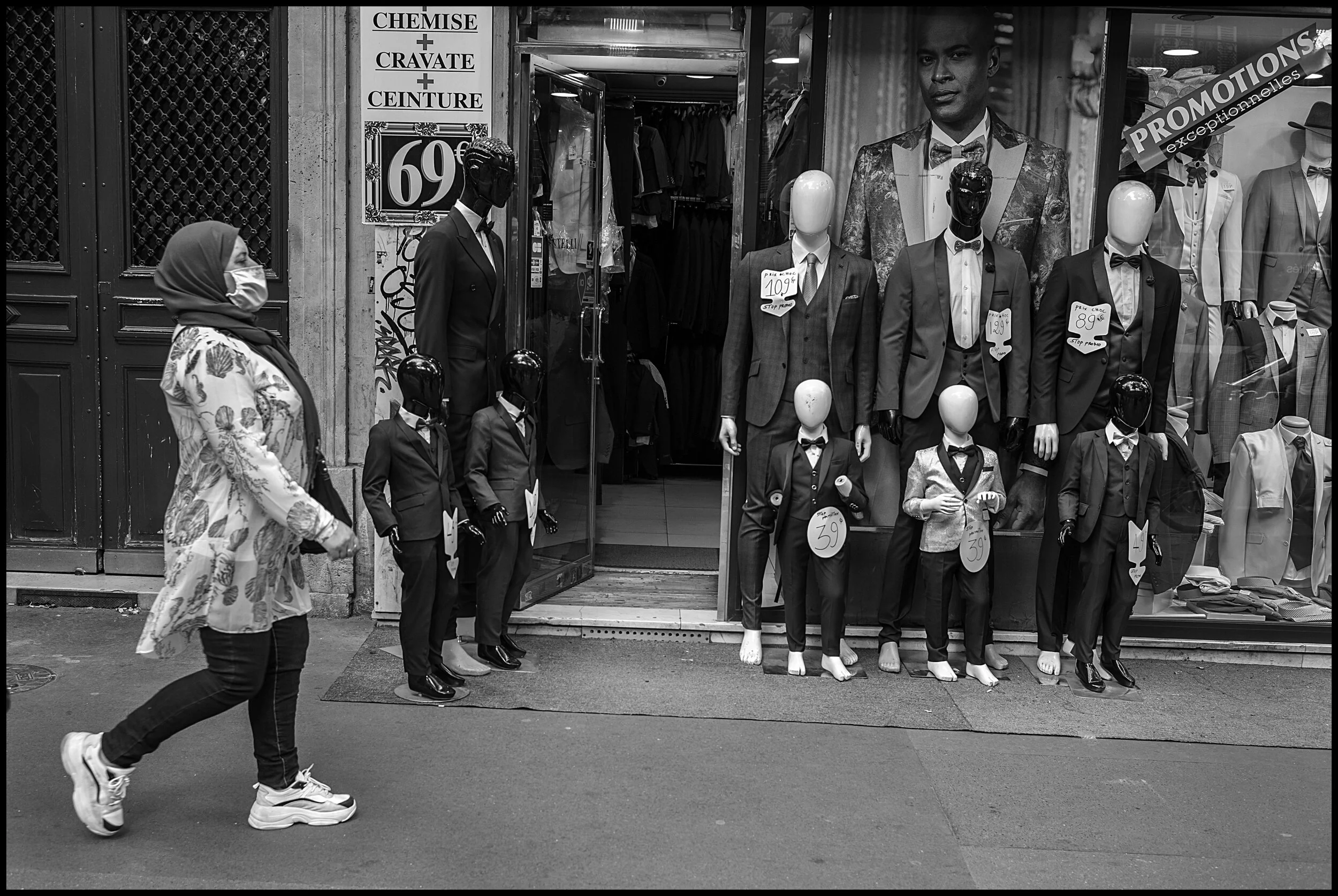  Carmen, 25, and Sylvain,38, a couple from the Ivory Coast, near Métro Marx Dormoy, Paris 18ème.   June 29, 2020. © Peter Turnley.   ID# P47-004 